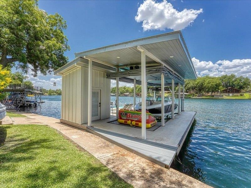 1304 S Lakeside Dr. Property Photo 4