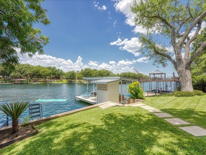 1304 S Lakeside Dr. Property Photo 7