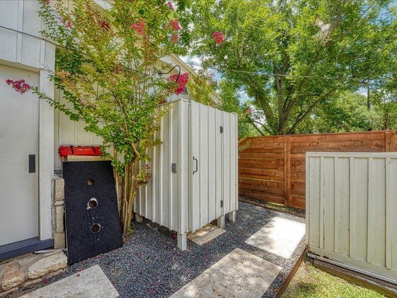 1304 S Lakeside Dr. Property Photo 11