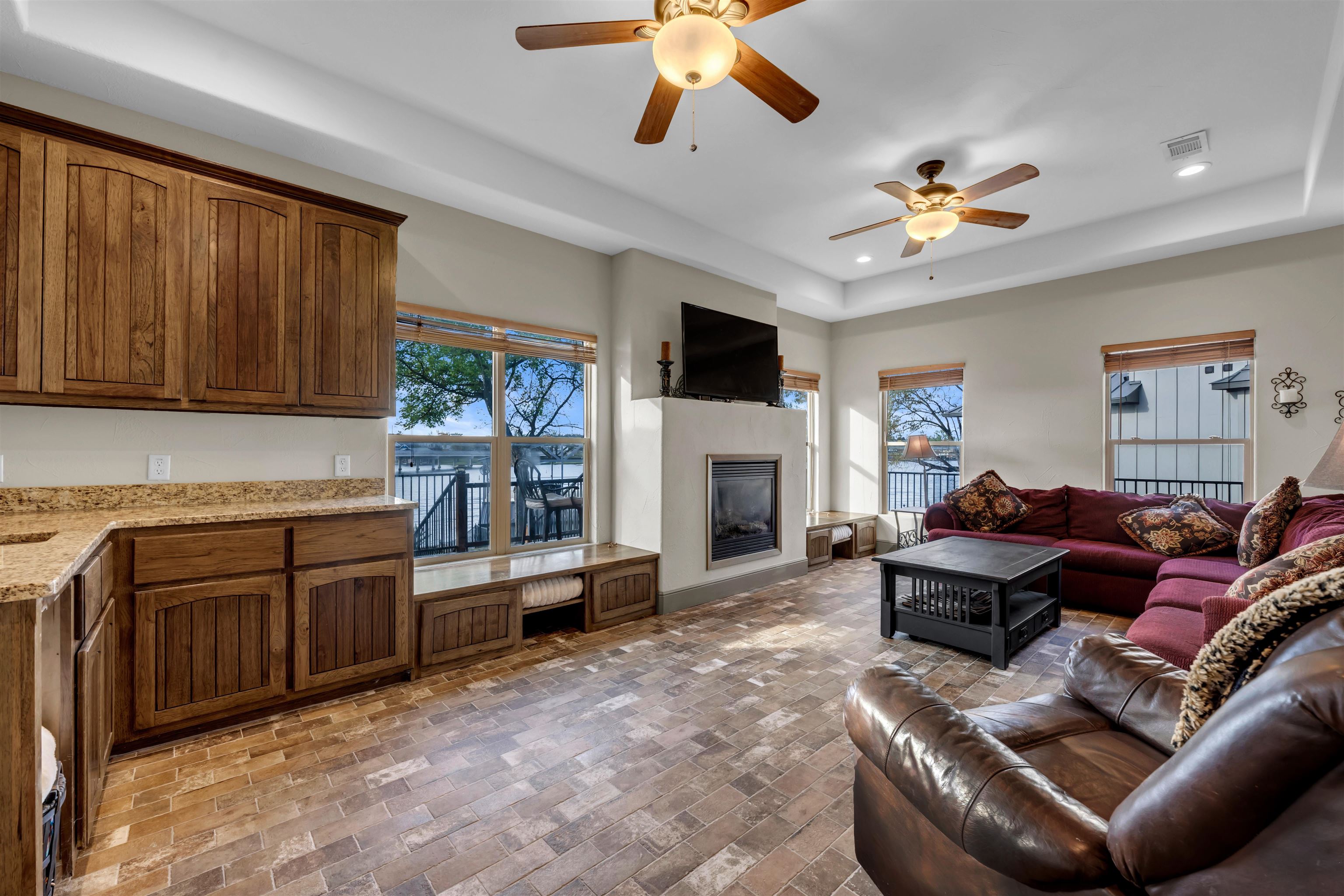 202 Bridgepoint Property Photo 16