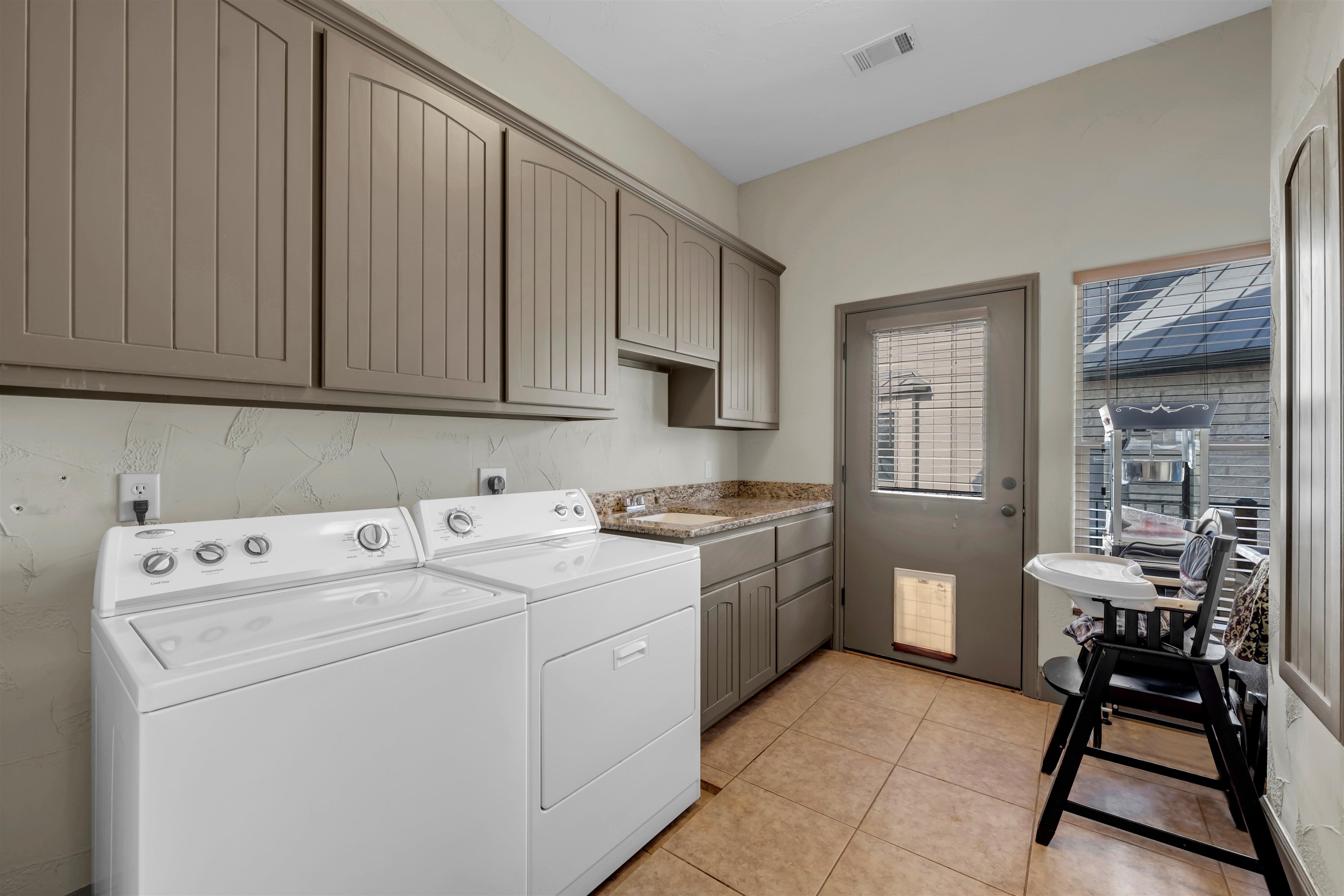 202 Bridgepoint Property Photo 27