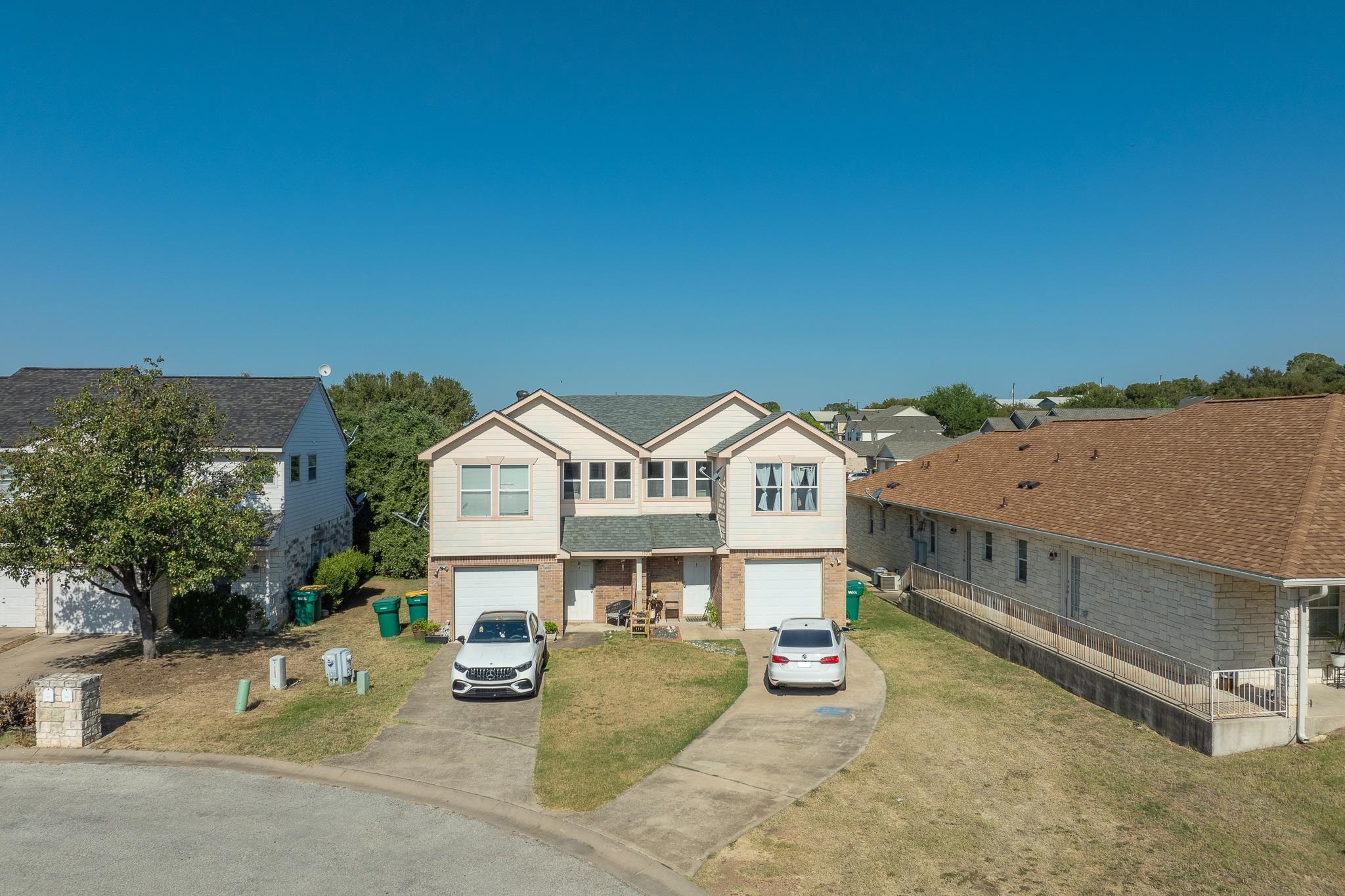 1502 N Claremont Circle Property Photo 1