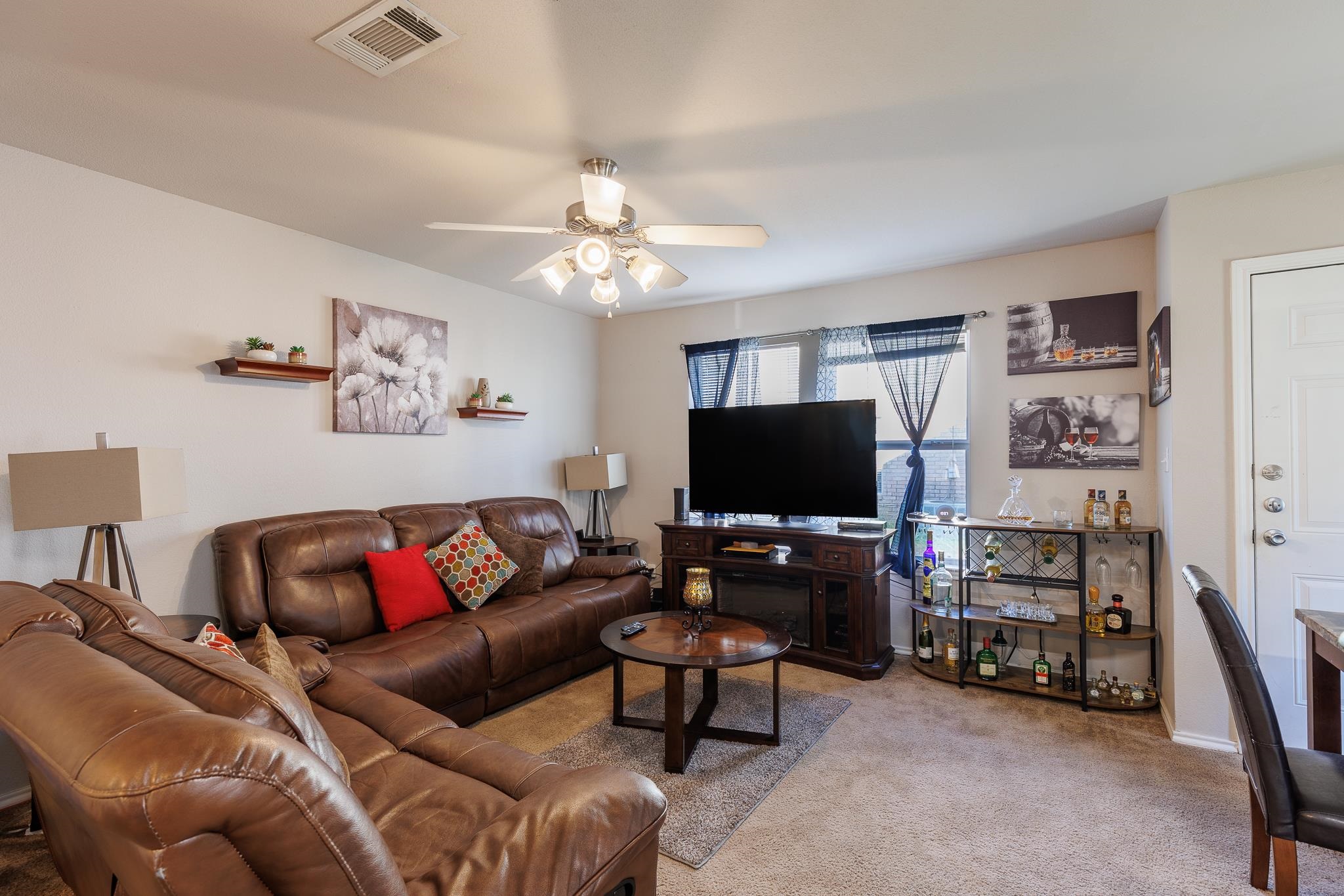 1502 N Claremont Circle Property Photo 5