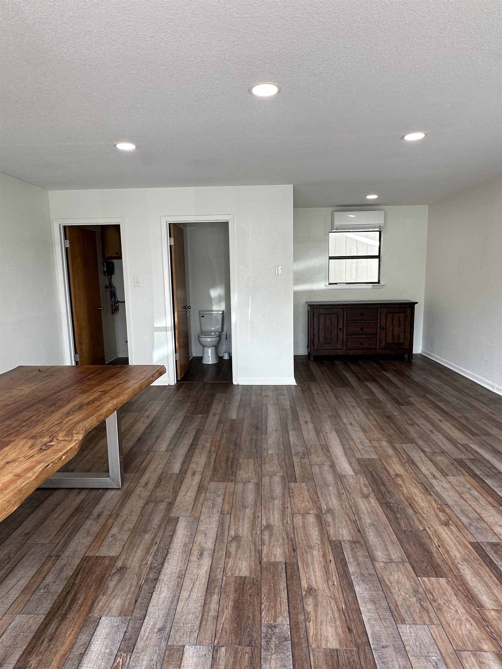 805a Sixth St Property Photo 3