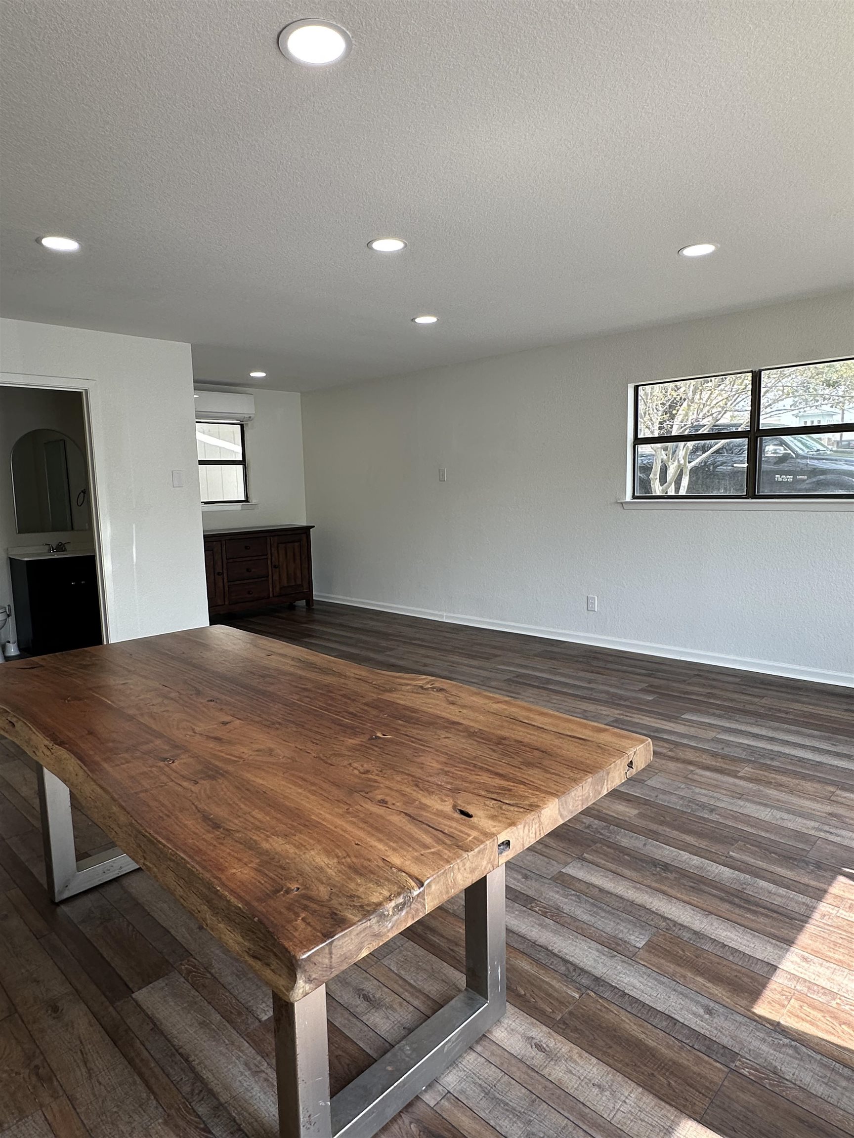 805a Sixth St Property Photo 4
