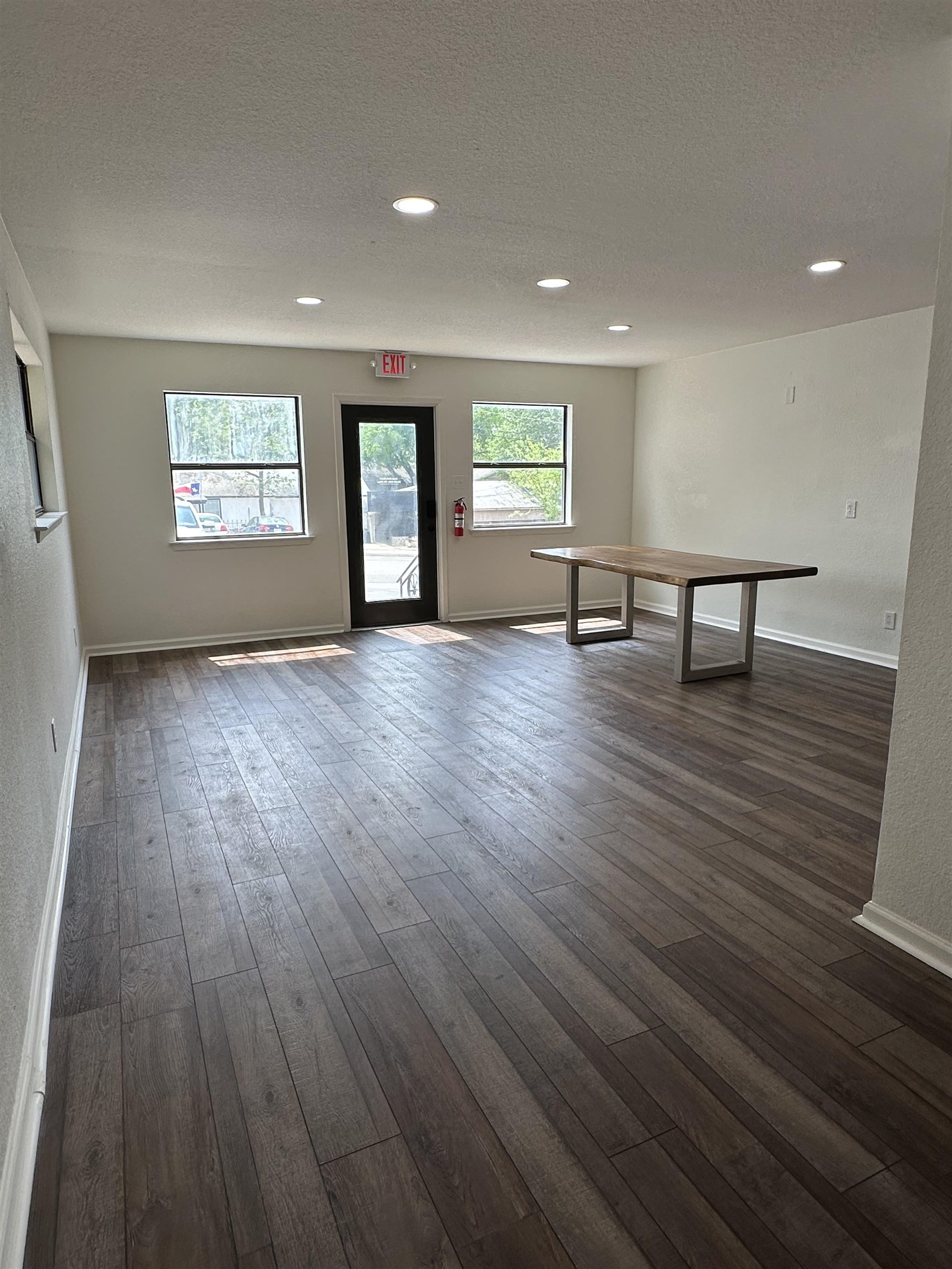 805a Sixth St Property Photo 6