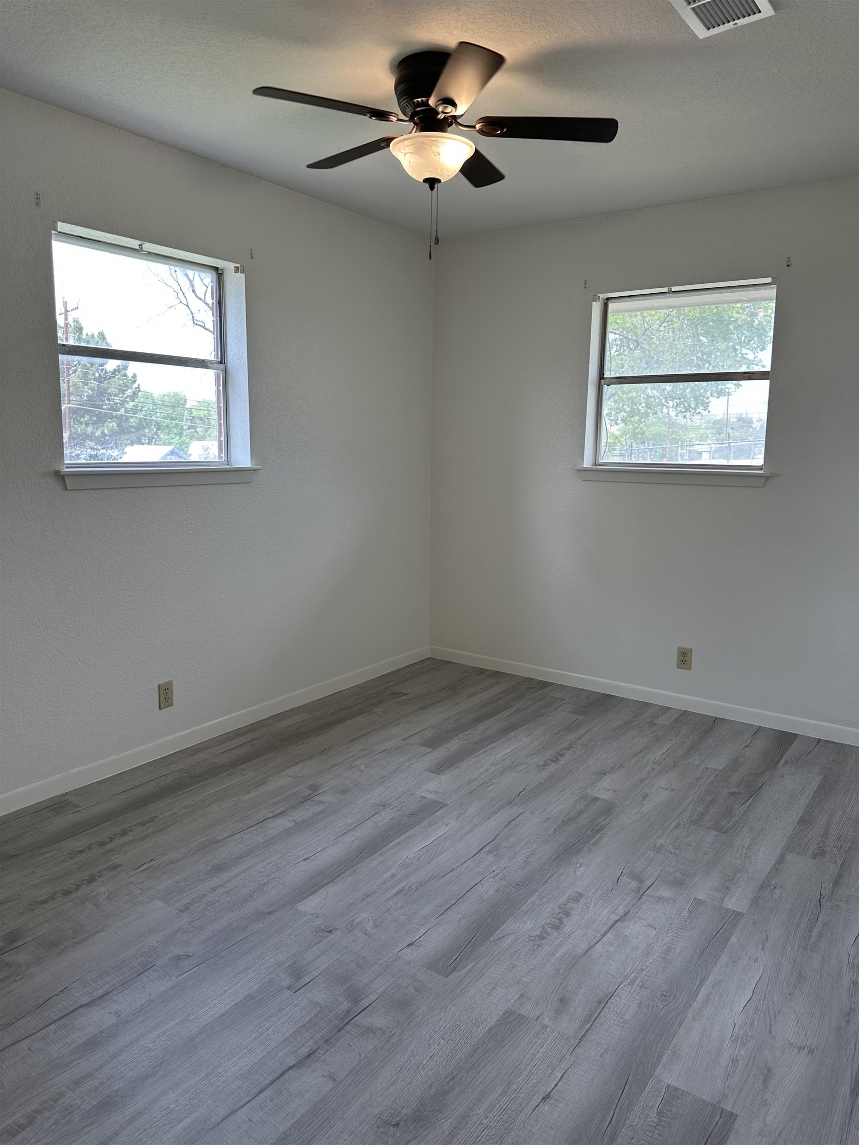 605 Main St Property Photo 10