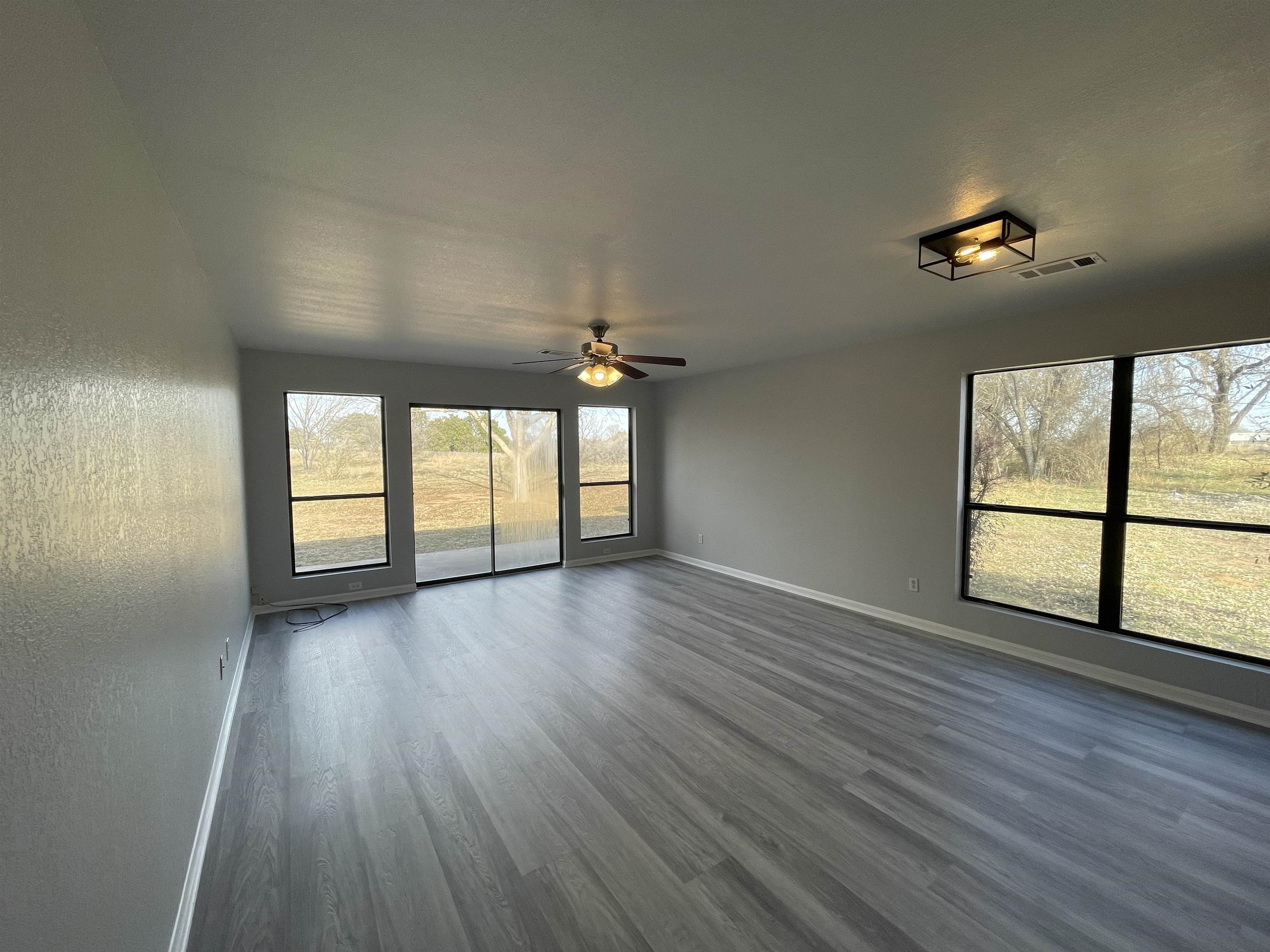 210 Skyline Drive Property Photo 5
