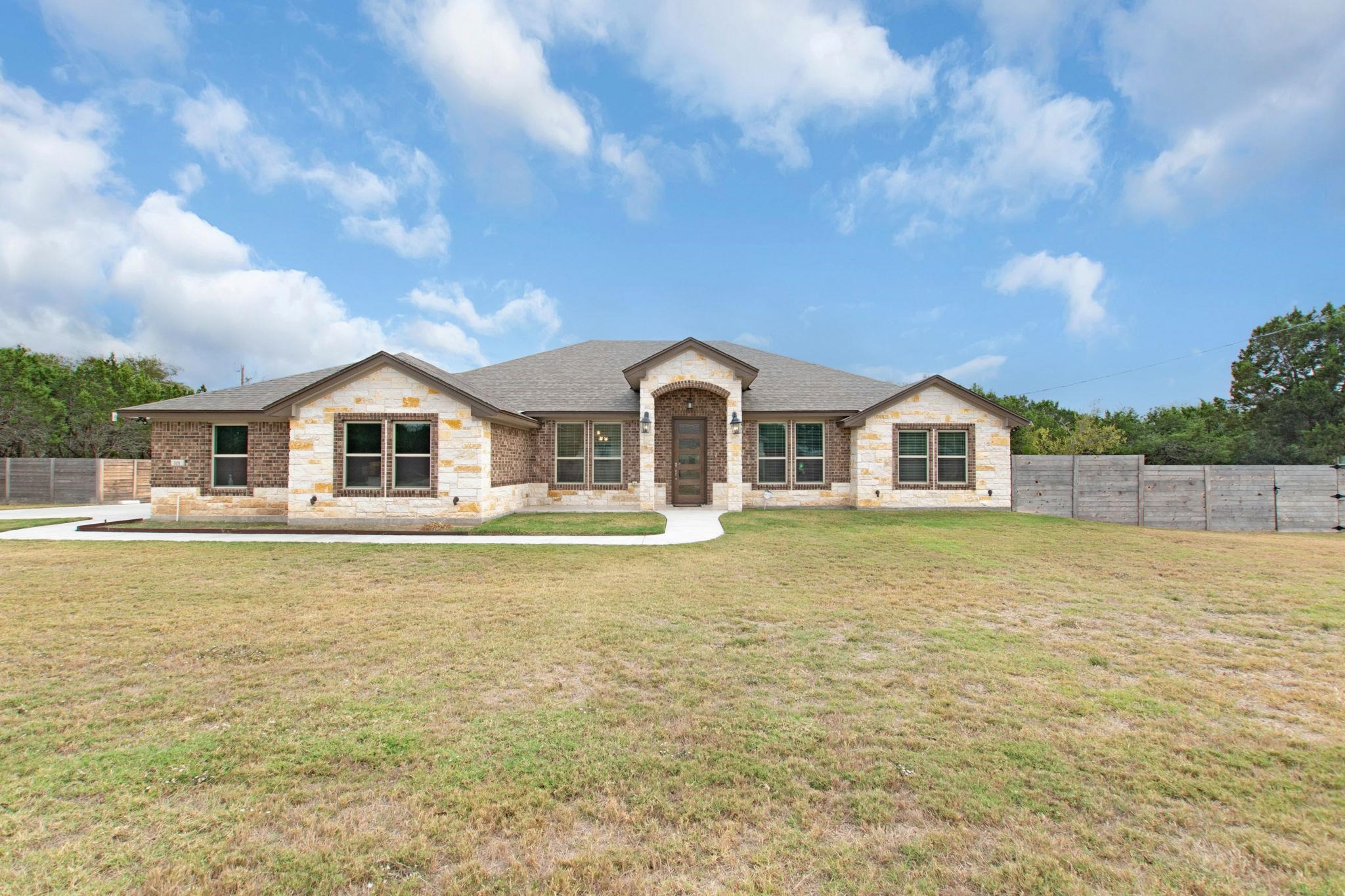 101 Savage Cir Property Photo