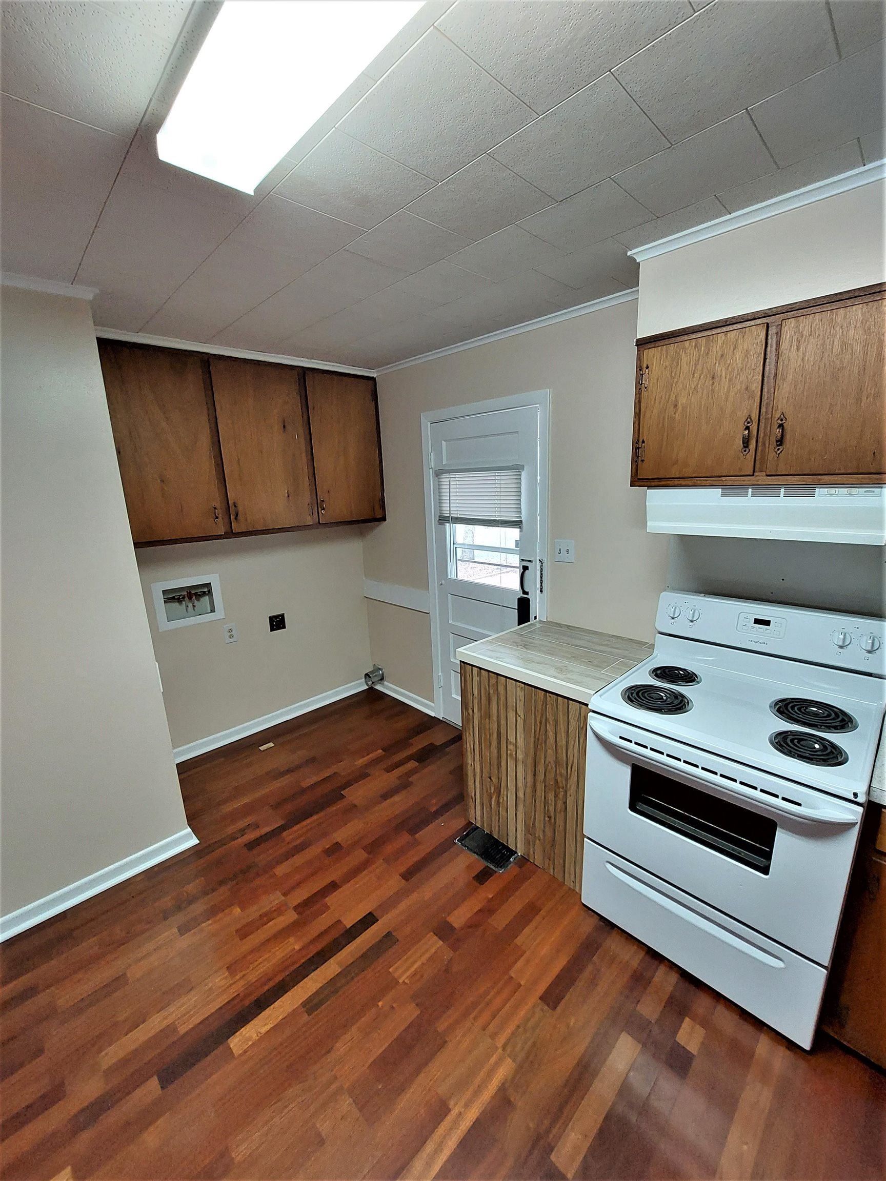 903 Wright Street Property Photo 6