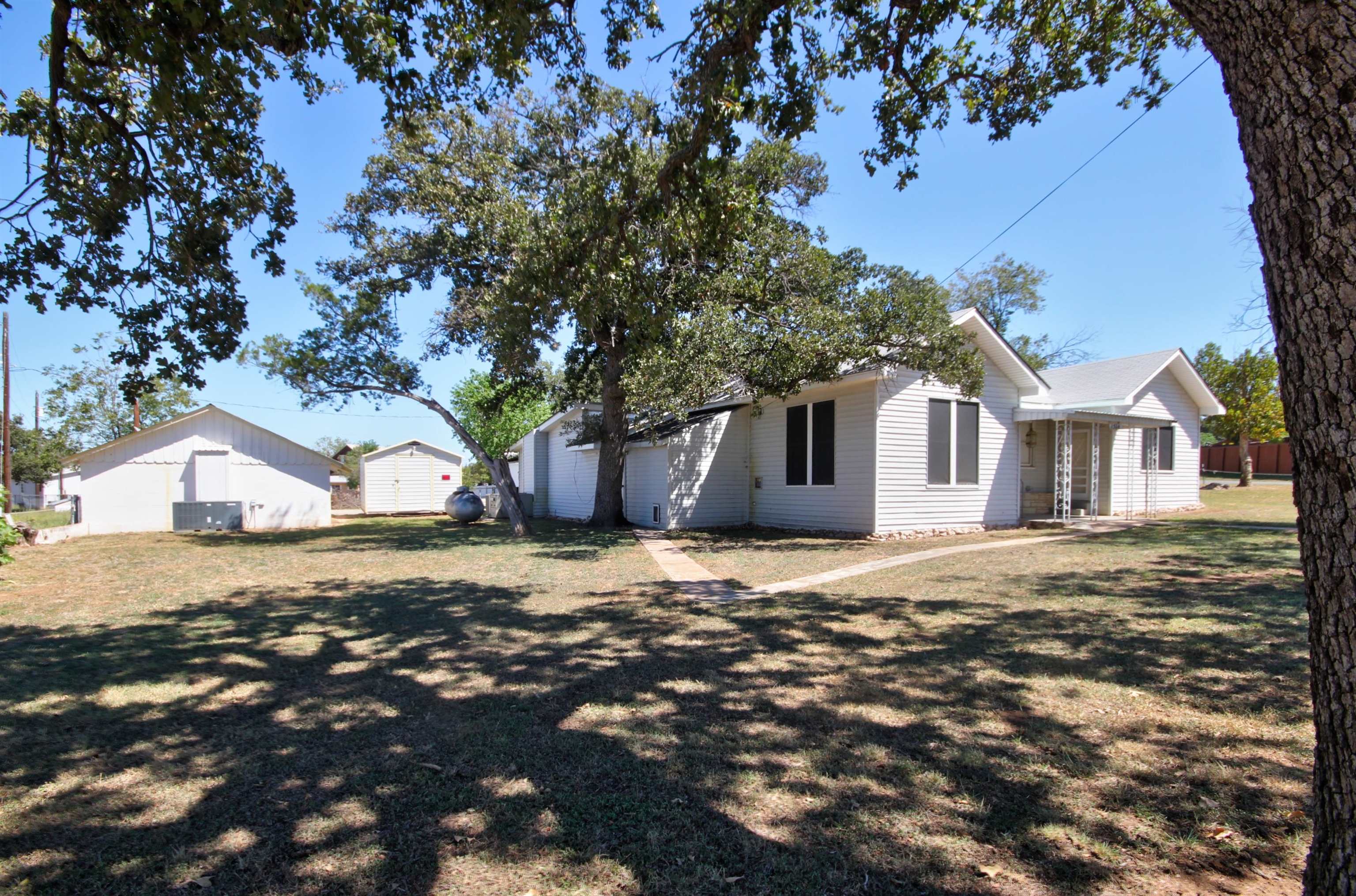 1504 Rr 261 Property Photo 3