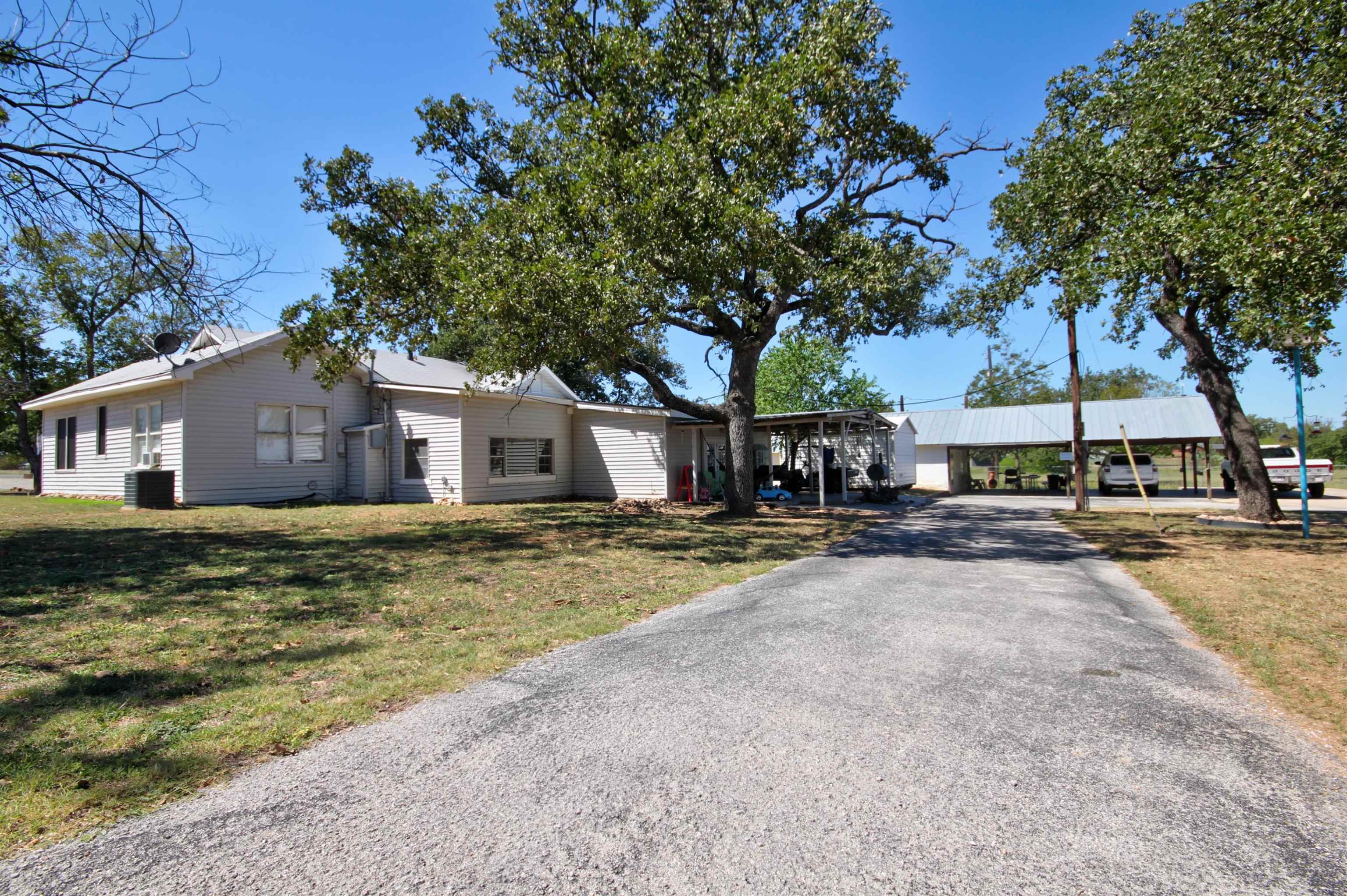 1504 Rr 261 Property Photo 4