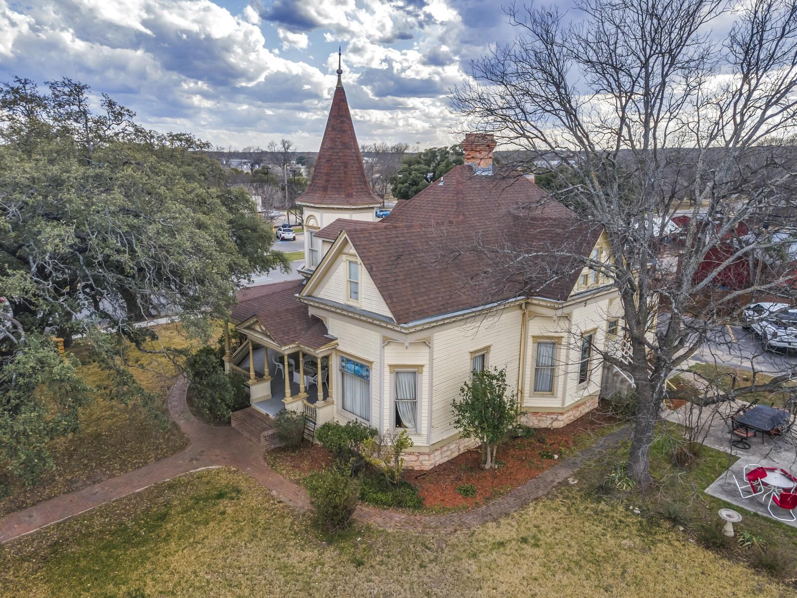 606 S Key Avenue Property Photo 4