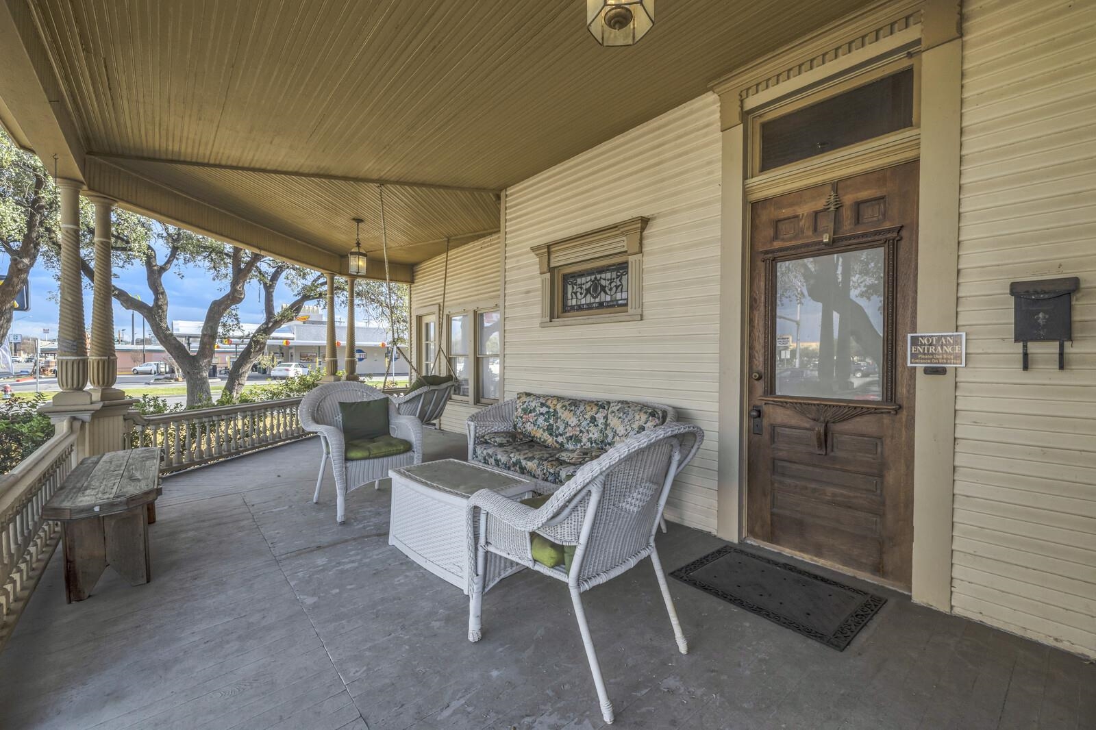 606 S Key Avenue Property Photo 9
