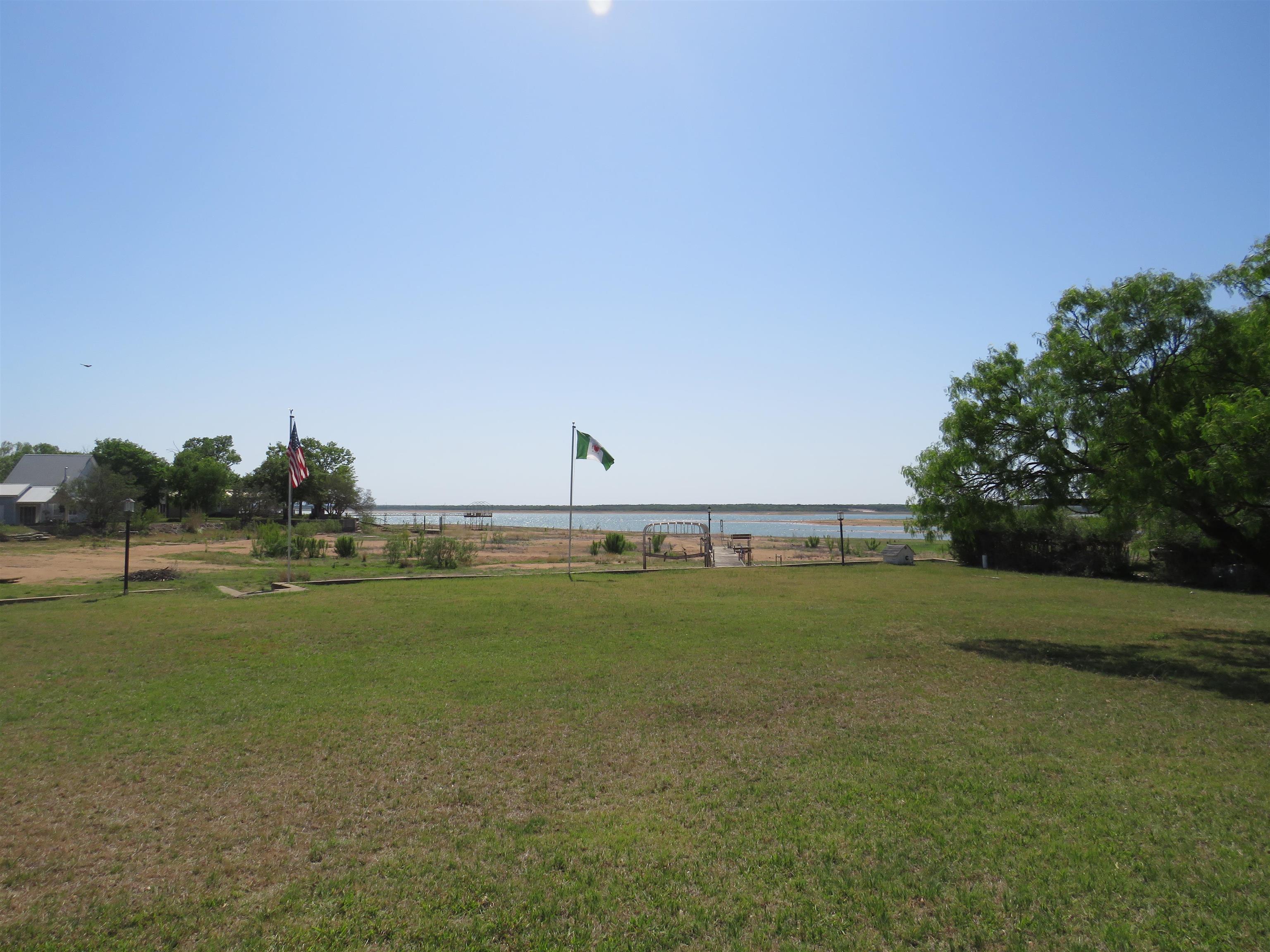 220 W Lakecrest Drive Property Photo 6
