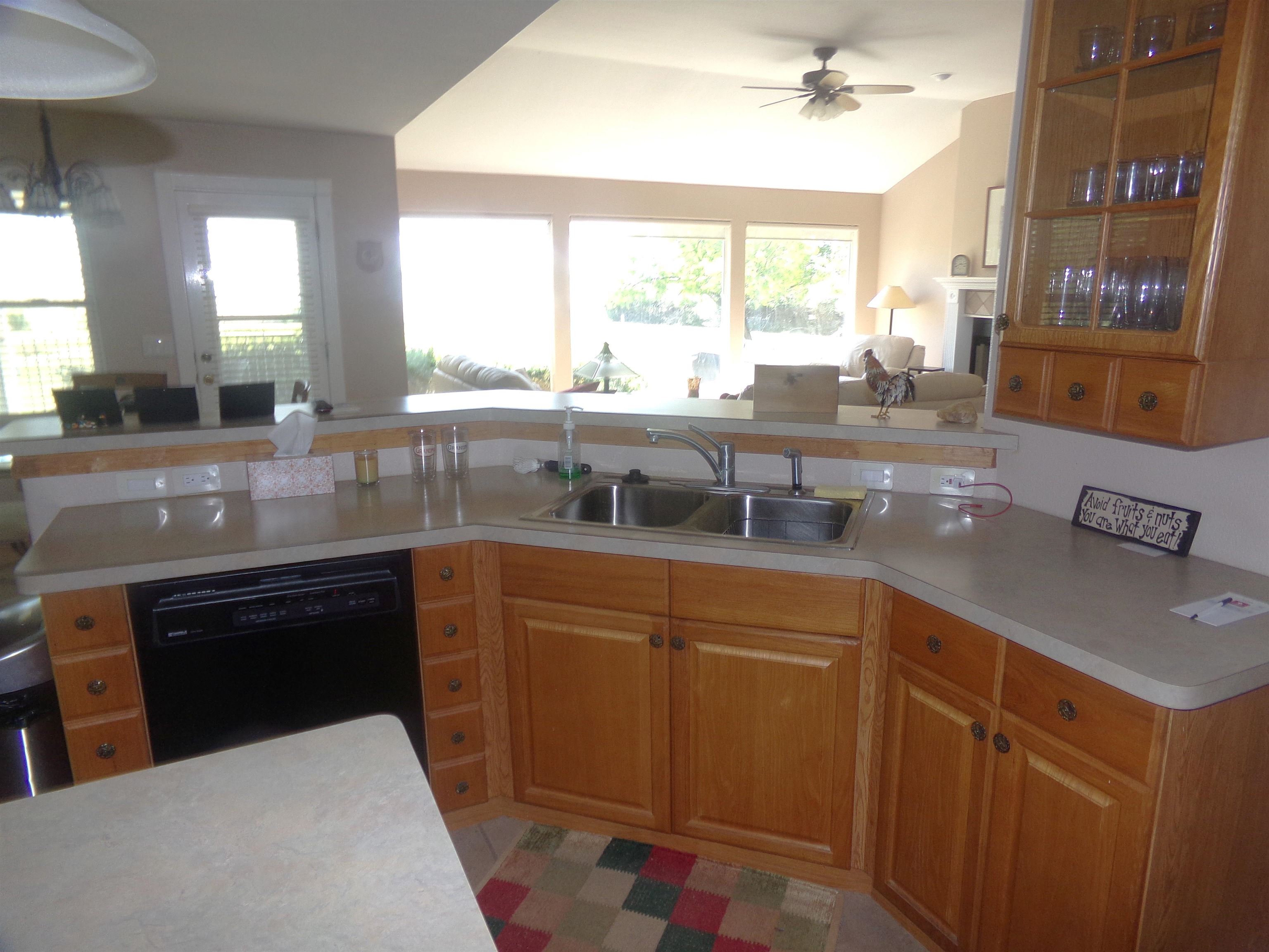 220 W Lakecrest Drive Property Photo 10
