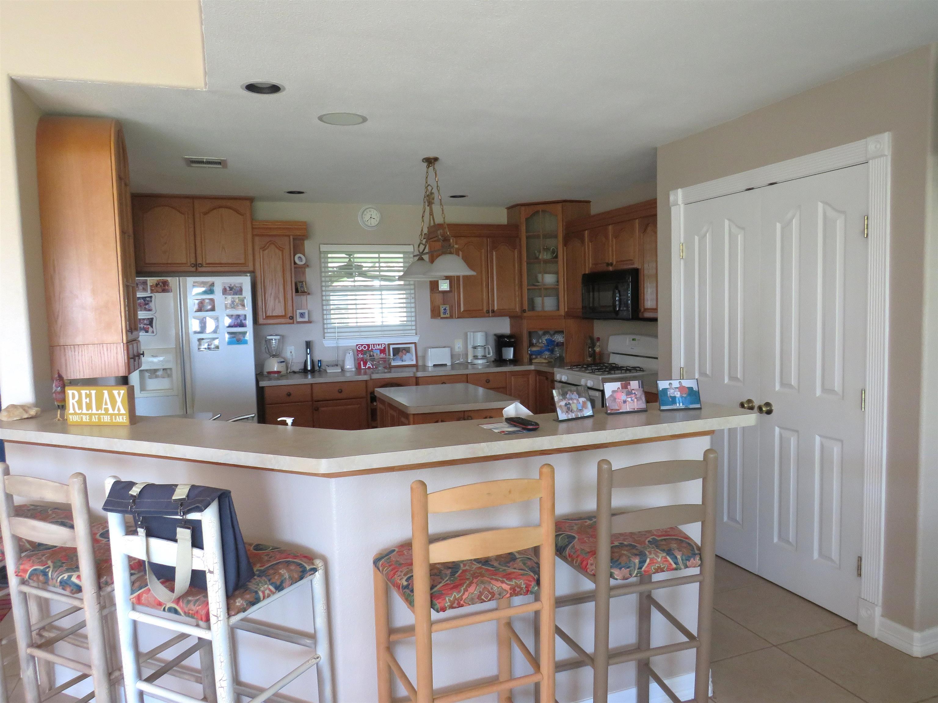220 W Lakecrest Drive Property Photo 11