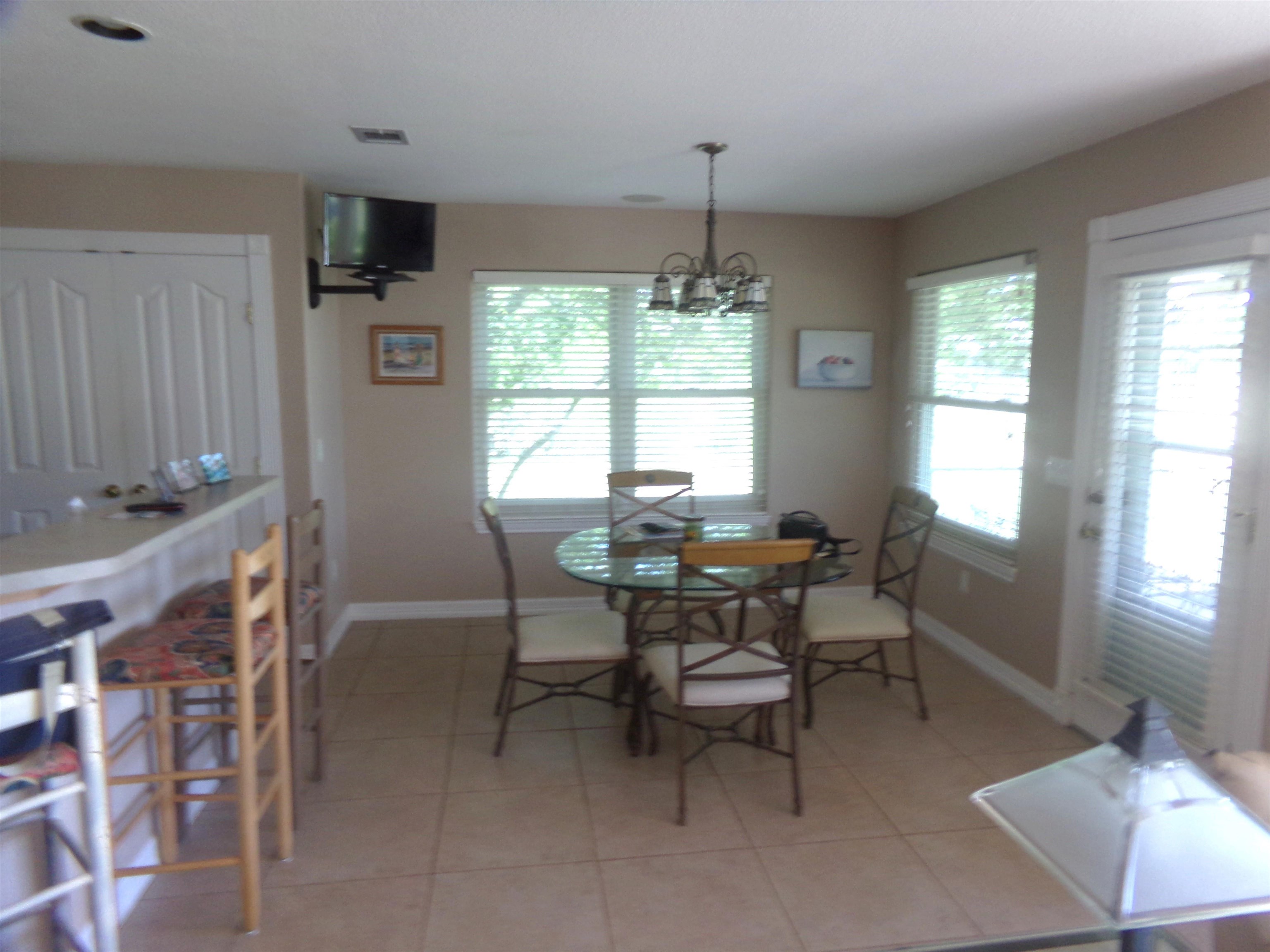 220 W Lakecrest Drive Property Photo 12