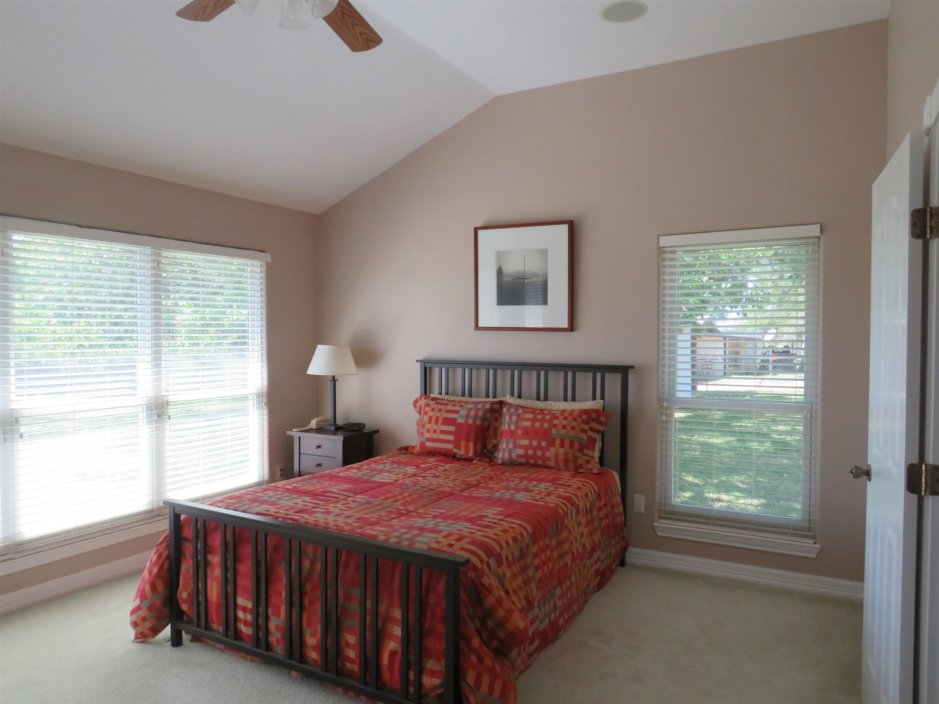 220 W Lakecrest Drive Property Photo 15