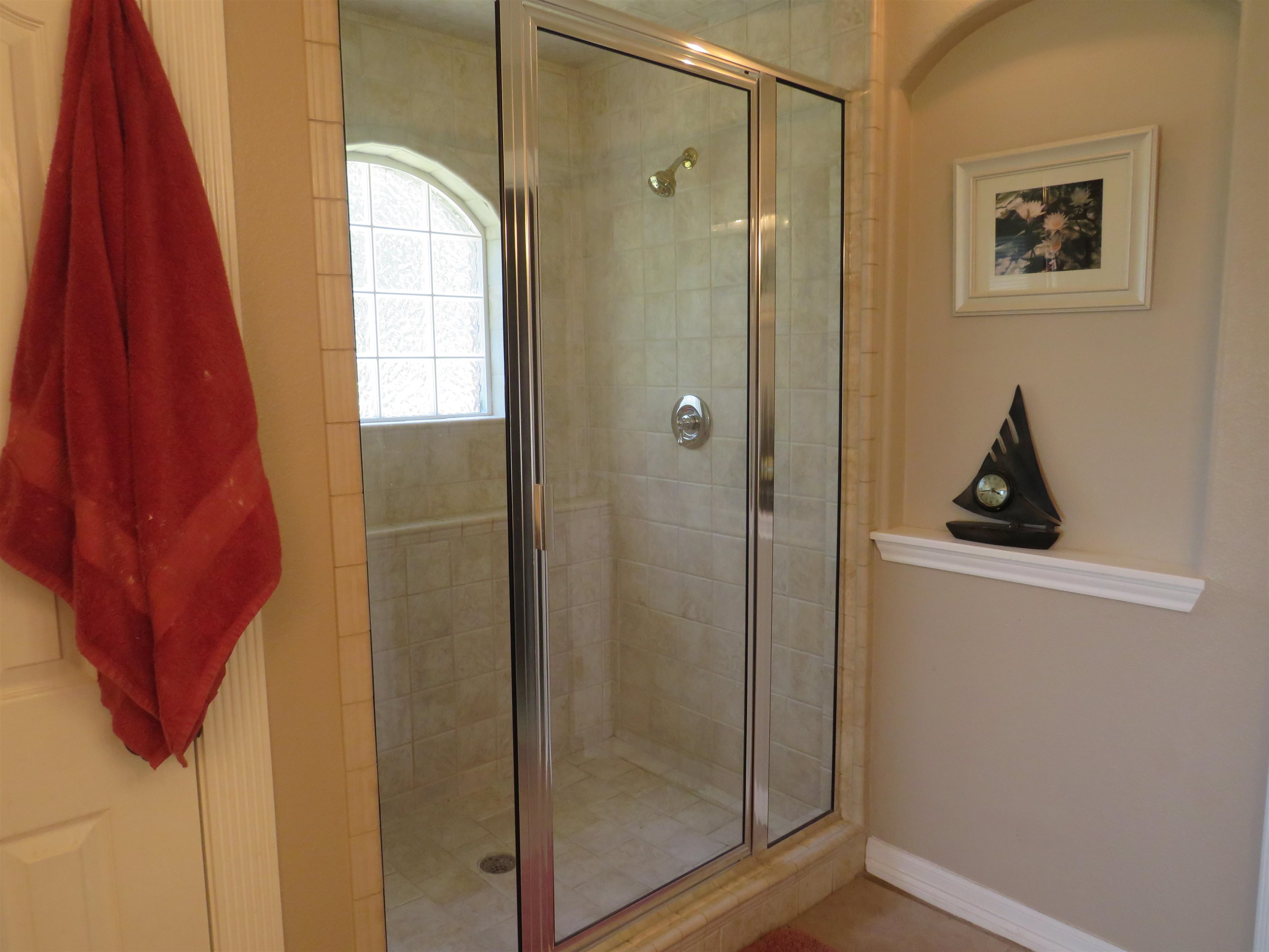 220 W Lakecrest Drive Property Photo 17