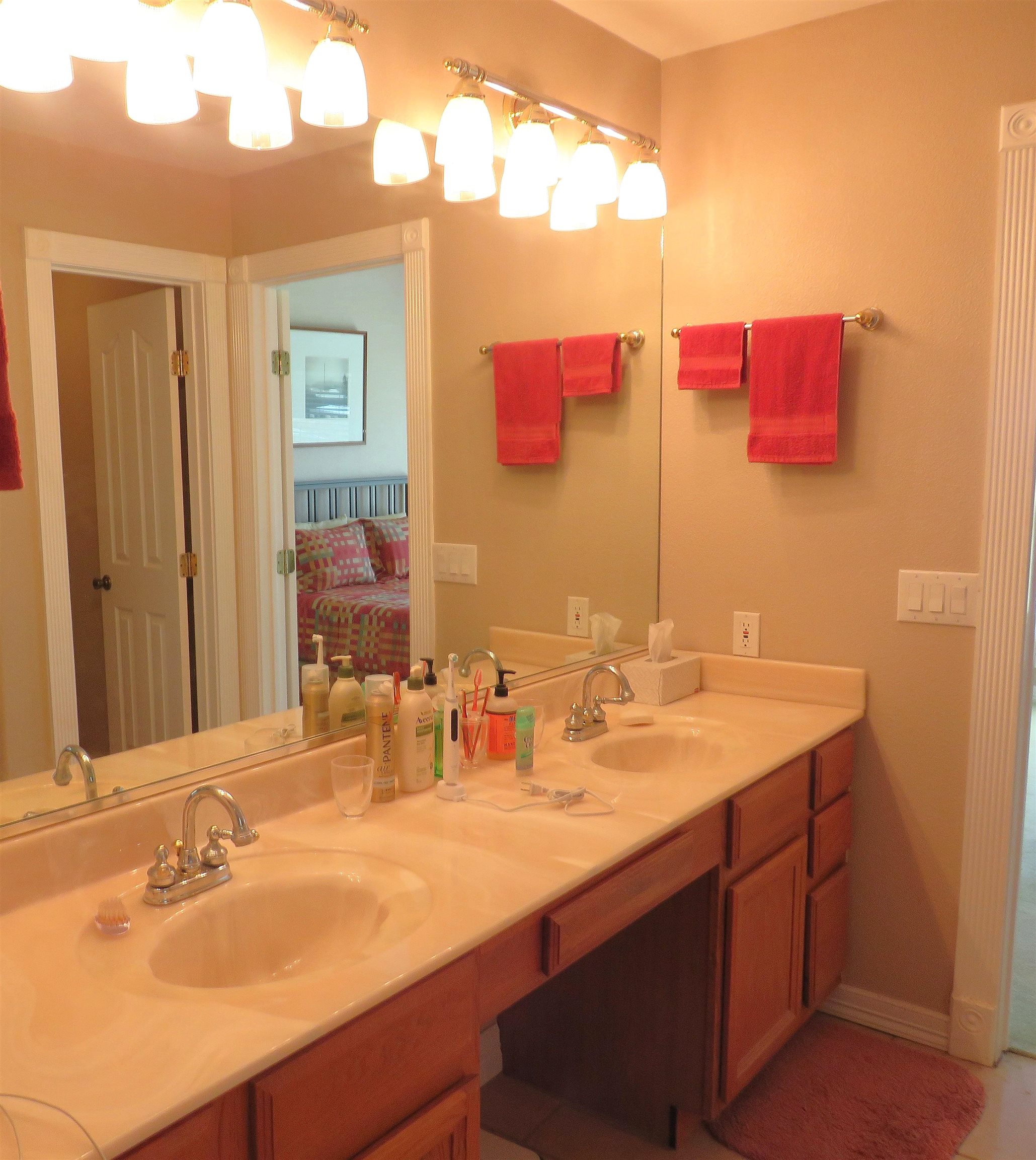 220 W Lakecrest Drive Property Photo 18