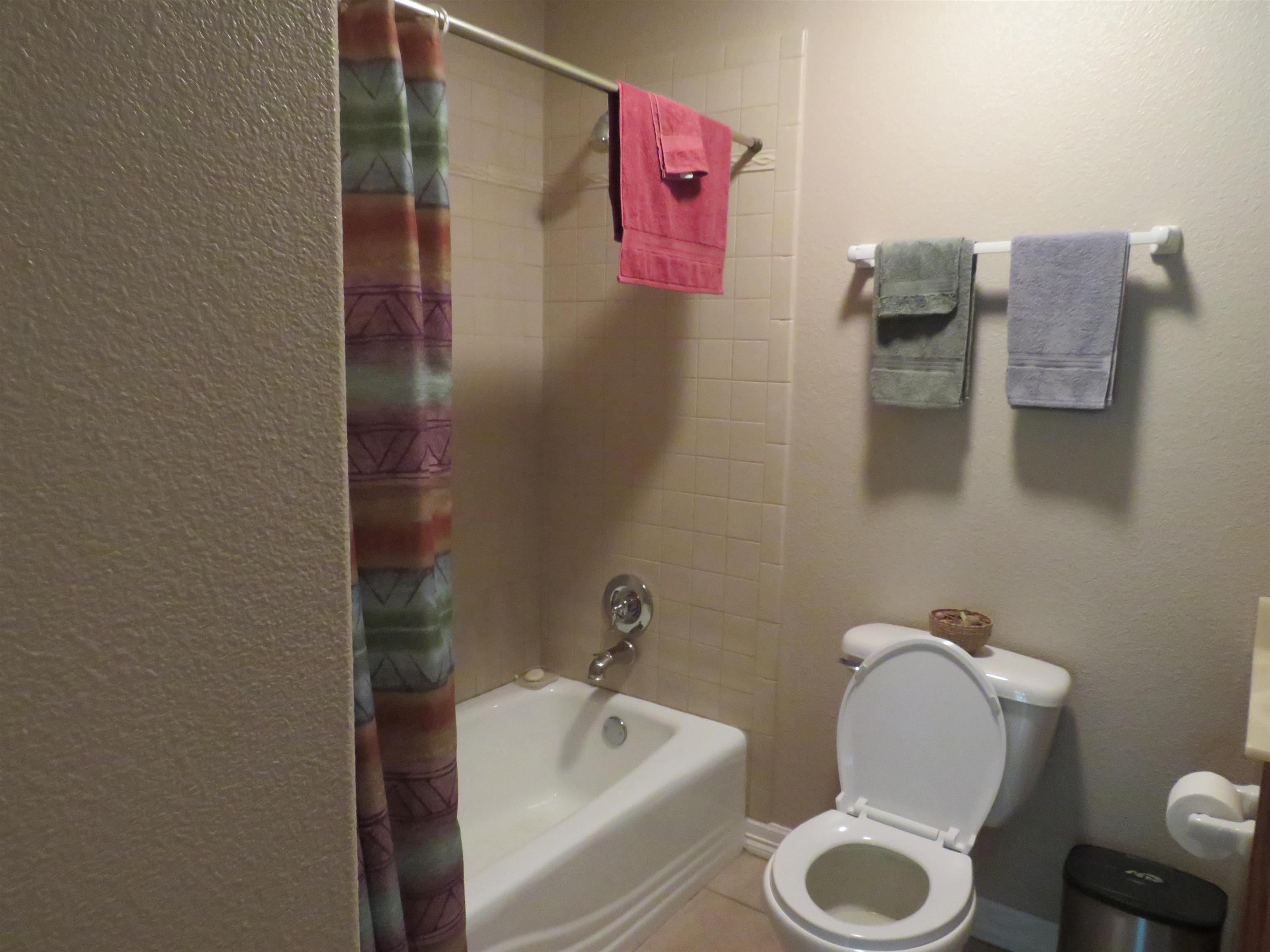 220 W Lakecrest Drive Property Photo 24