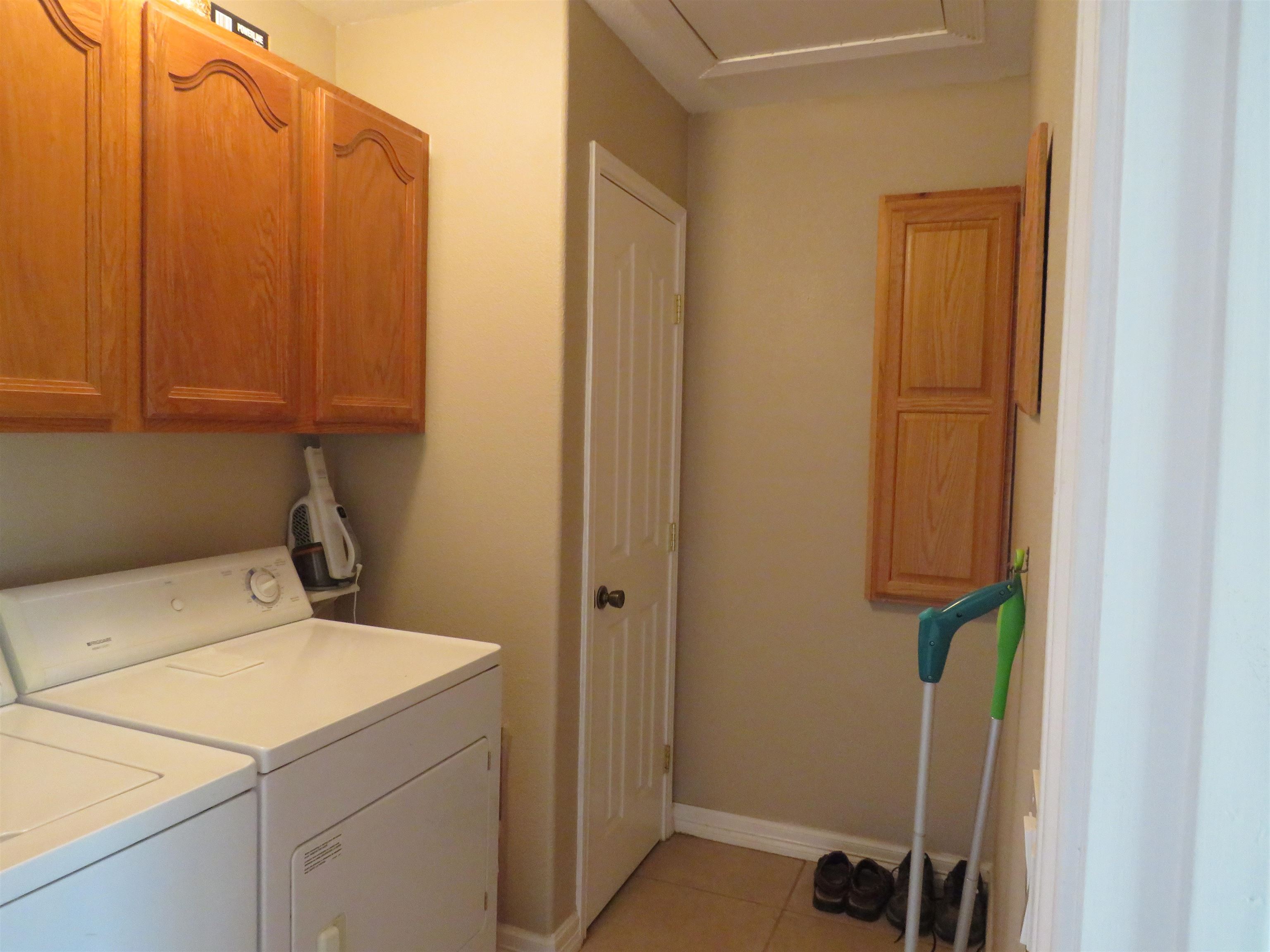 220 W Lakecrest Drive Property Photo 26
