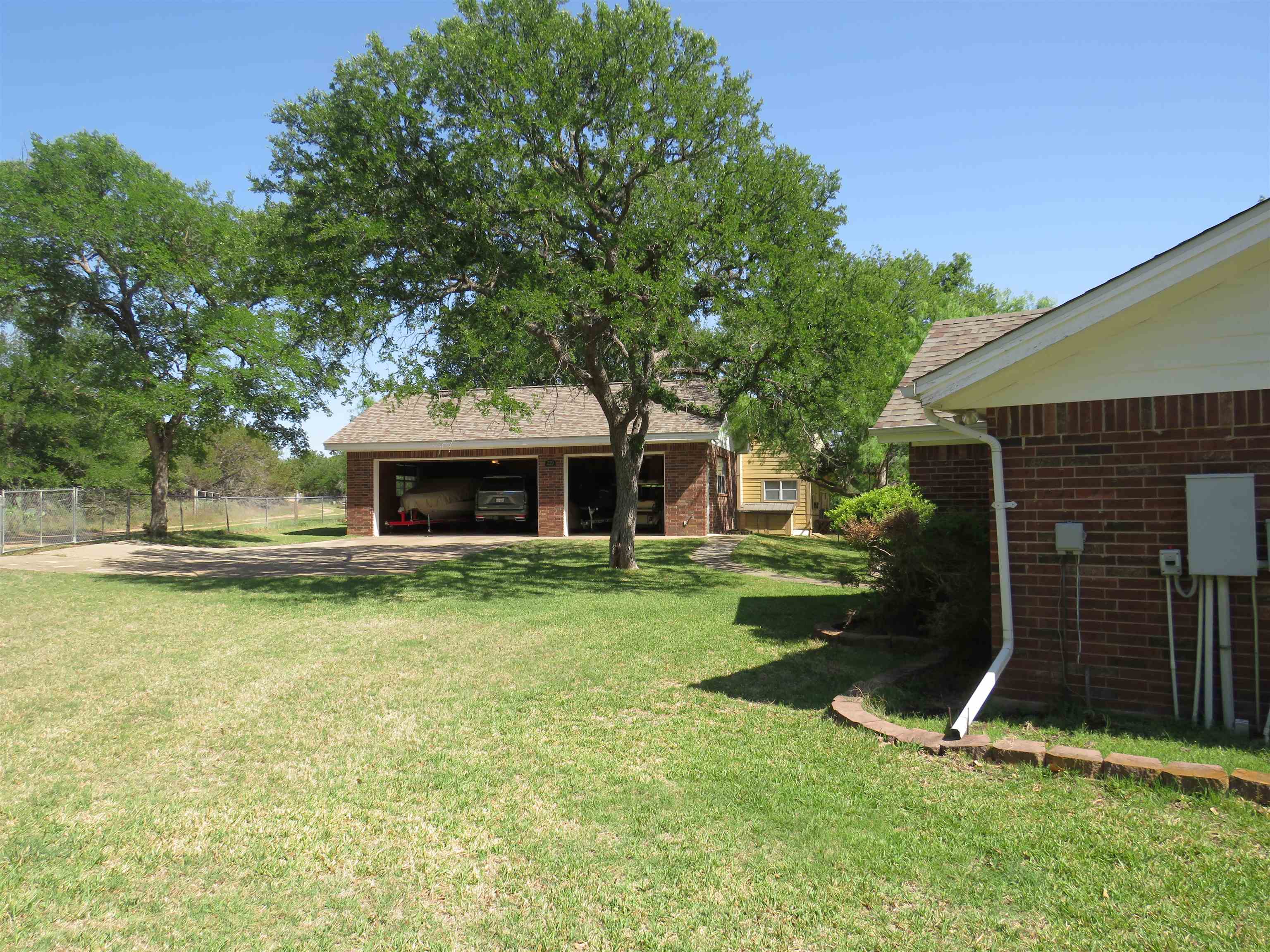 220 W Lakecrest Drive Property Photo 27