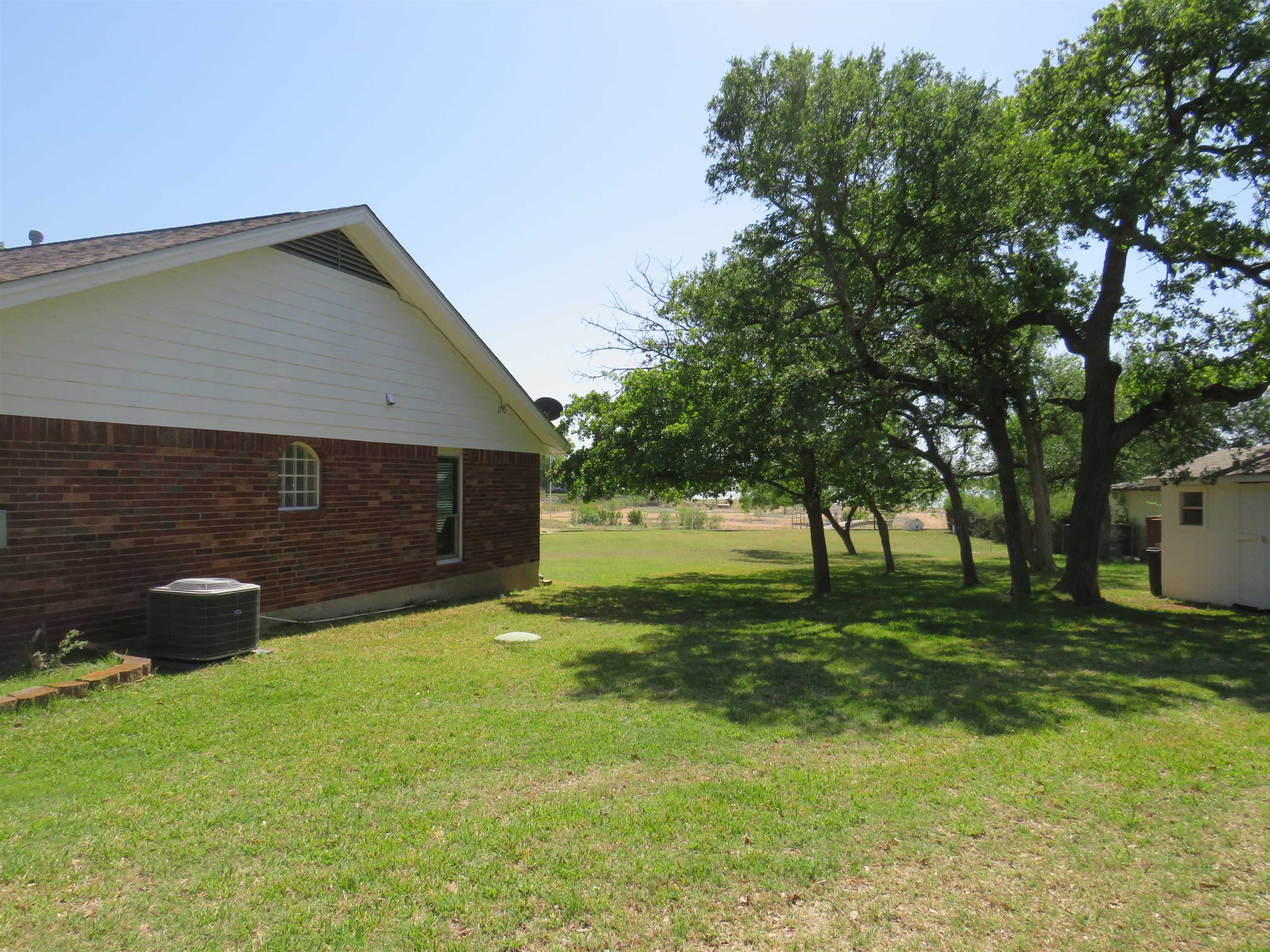 220 W Lakecrest Drive Property Photo 28