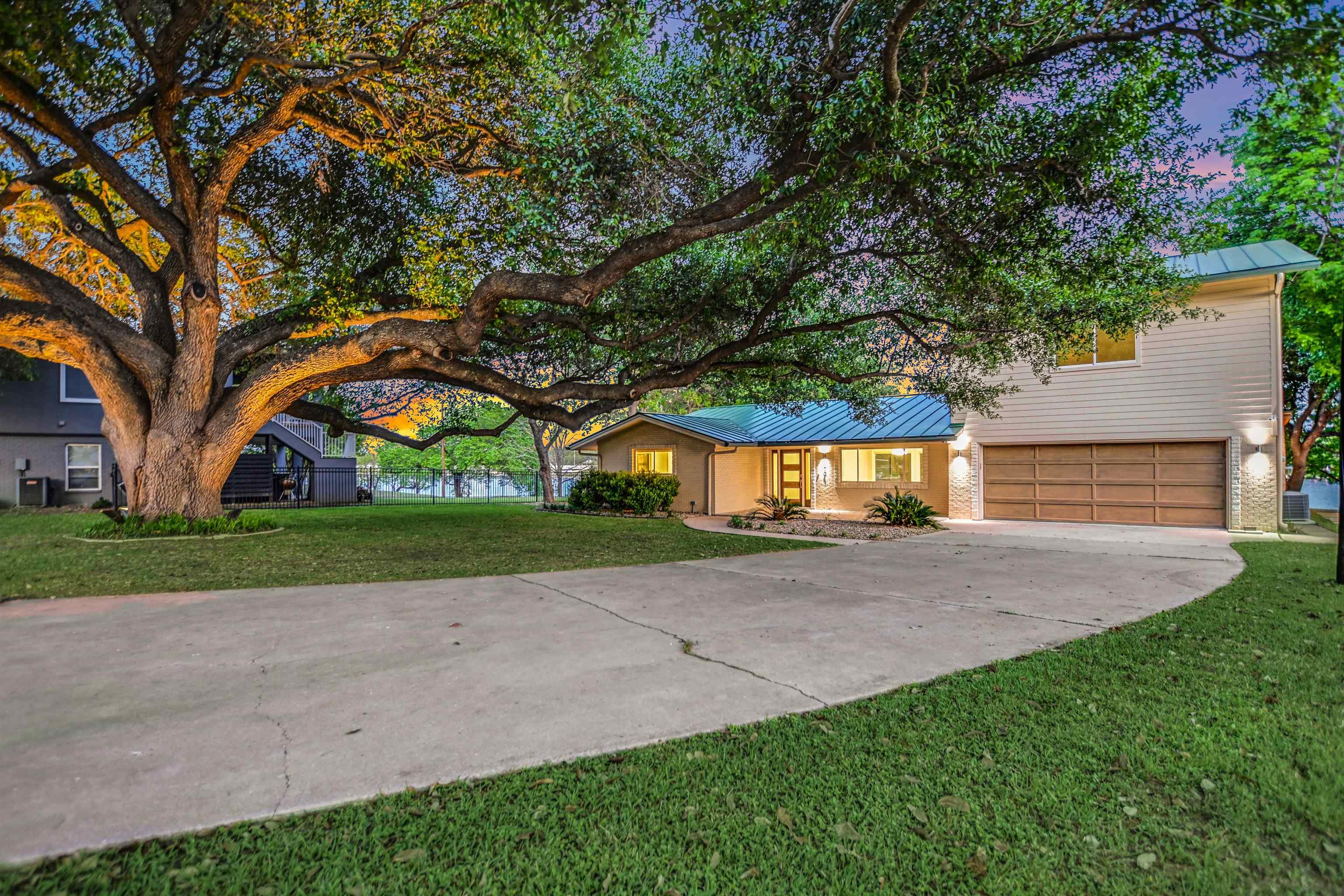 1704 Bluebonnet Property Photo 3