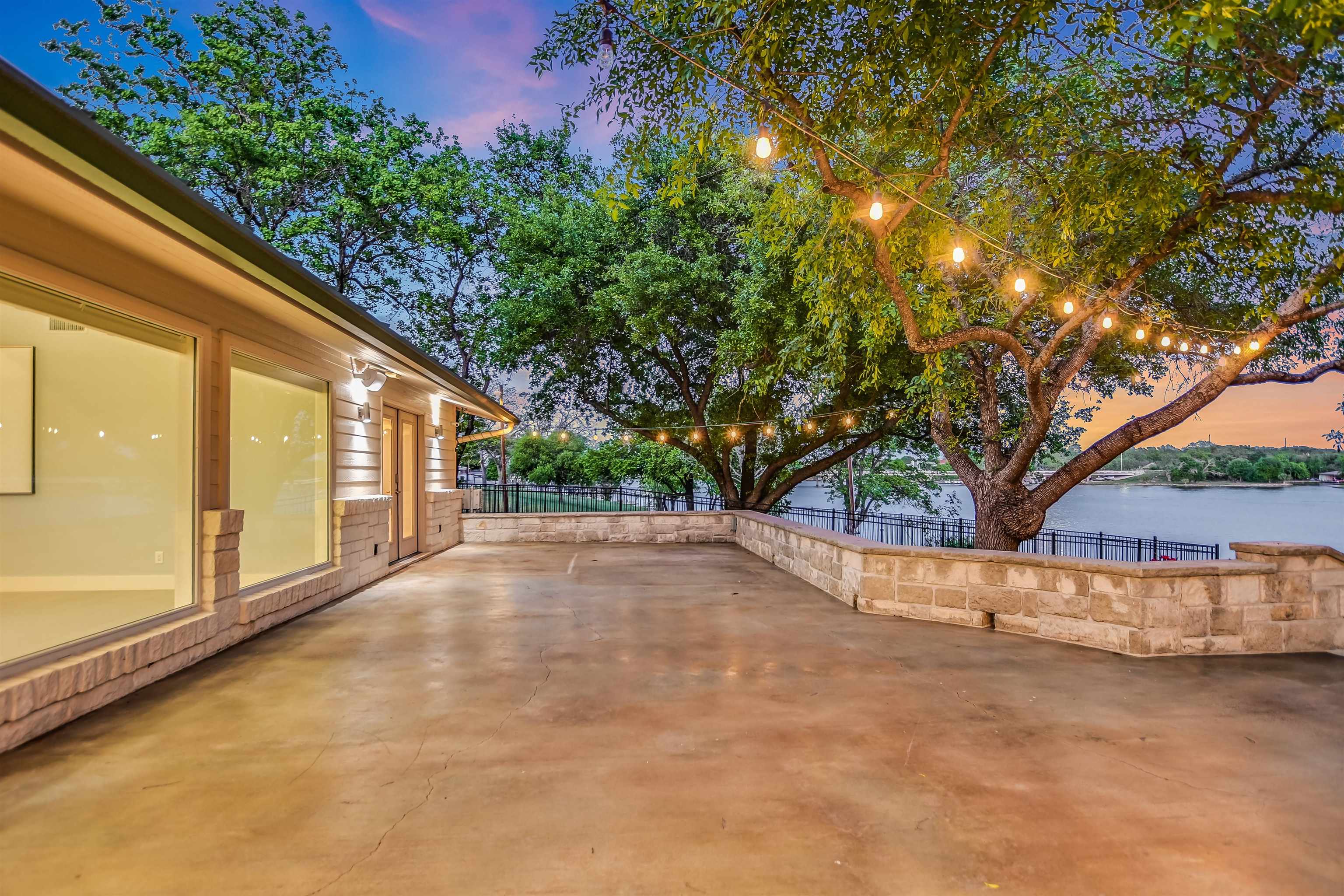 1704 Bluebonnet Property Photo 4
