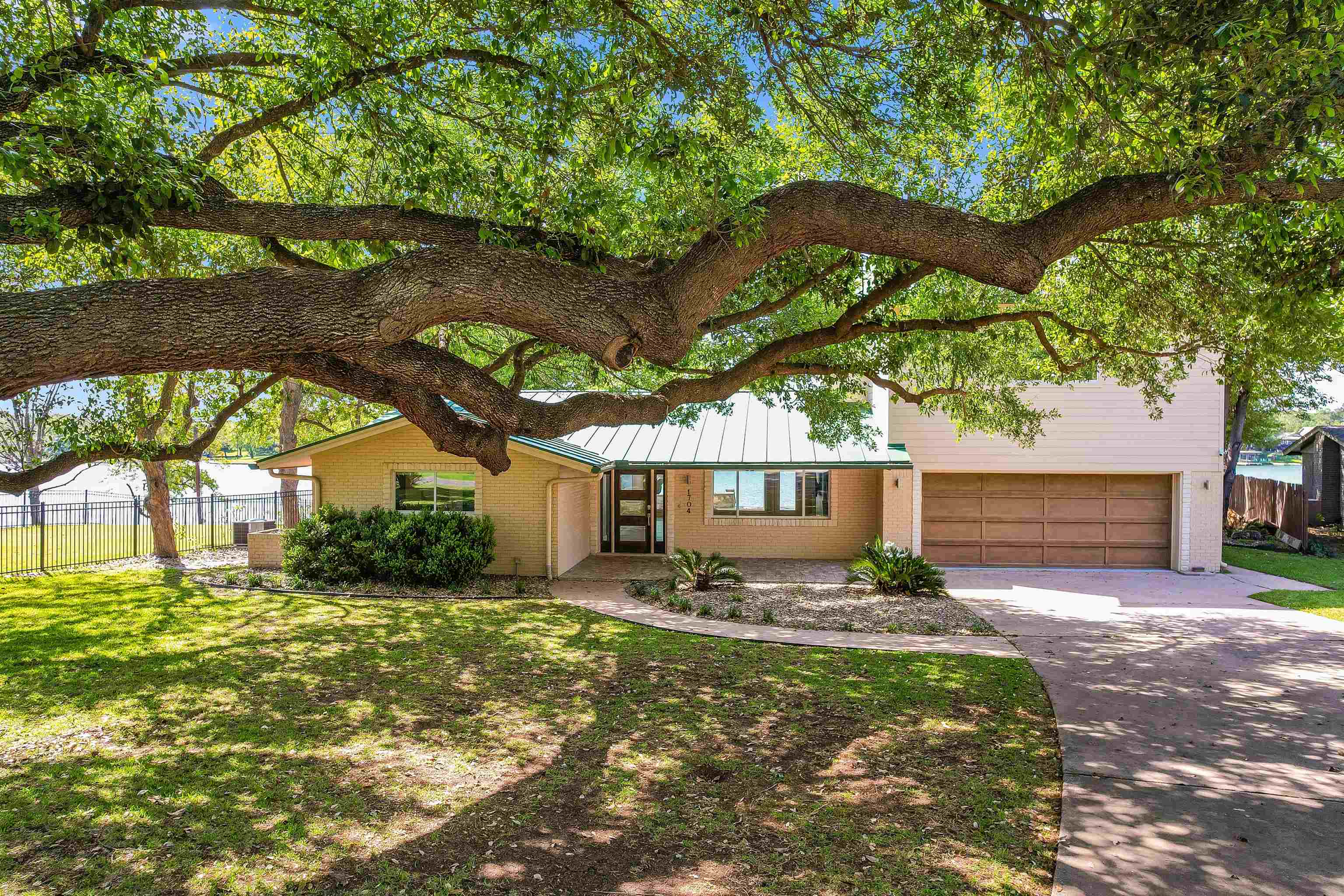 1704 Bluebonnet Property Photo 12