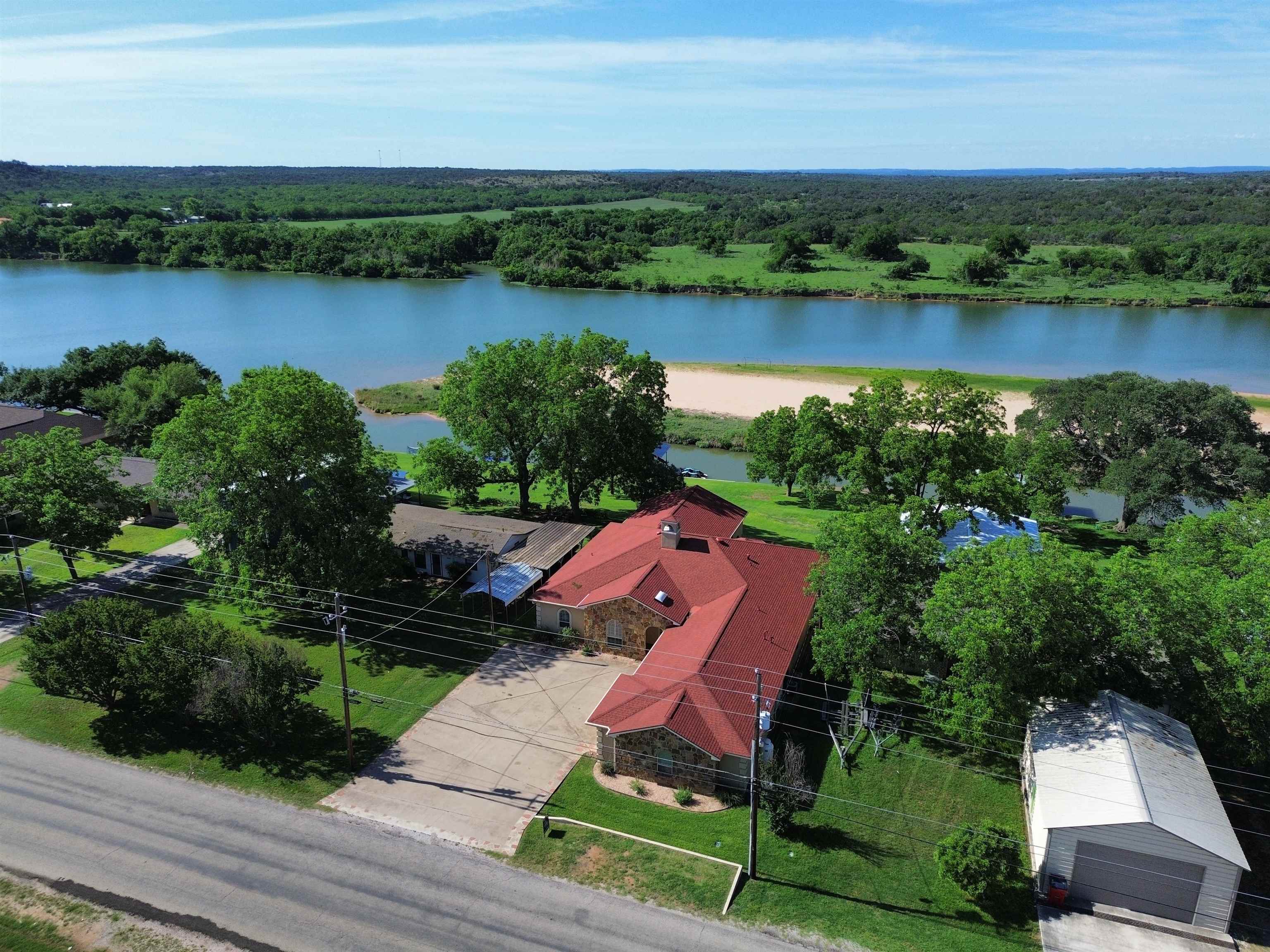 3320 River Oaks Drive Property Photo 1