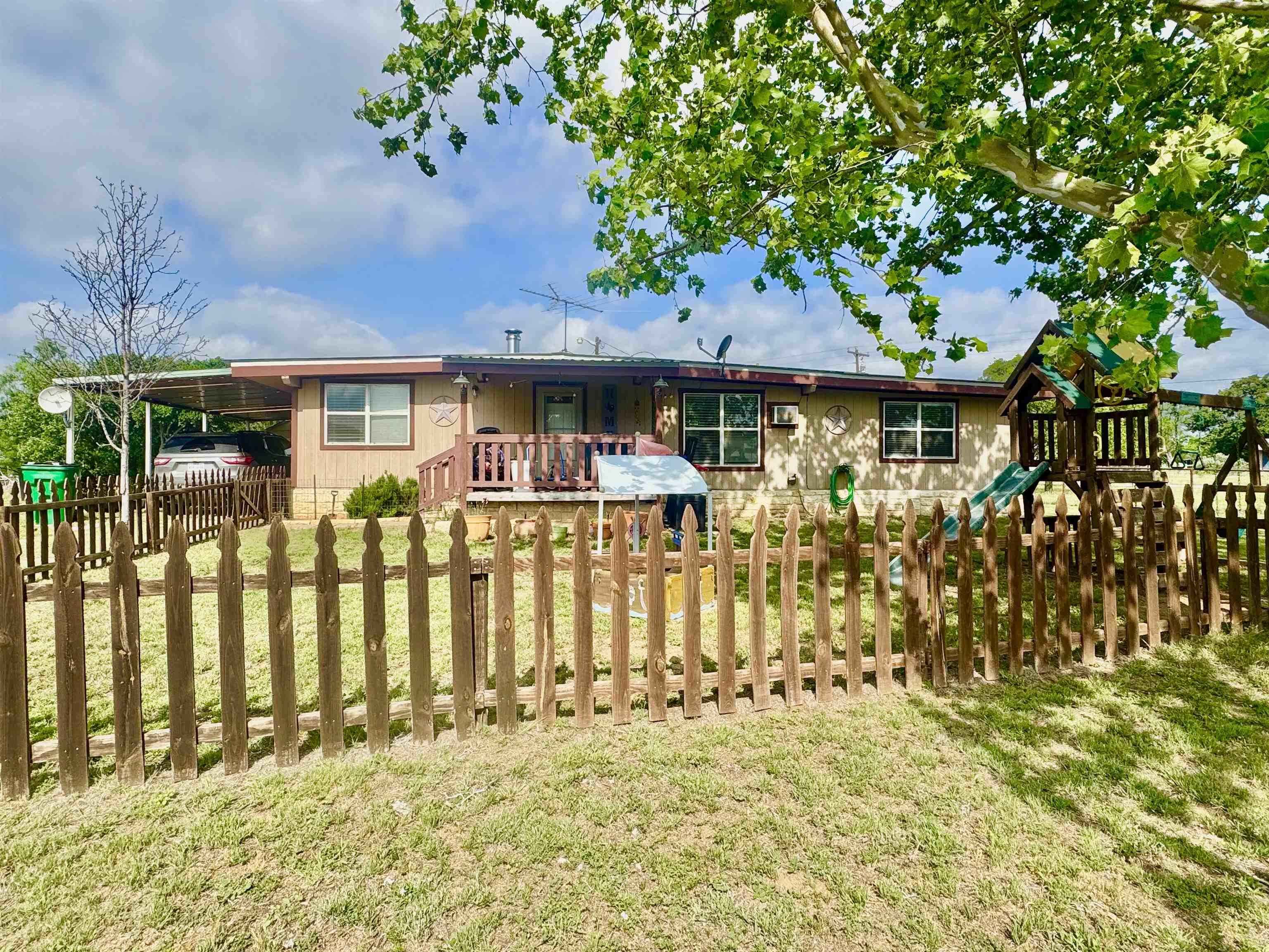 1415 Bee Lane Property Photo