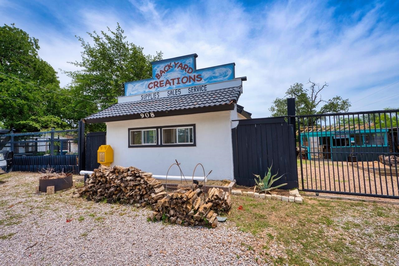 908 Phillips Ranch Road Property Photo
