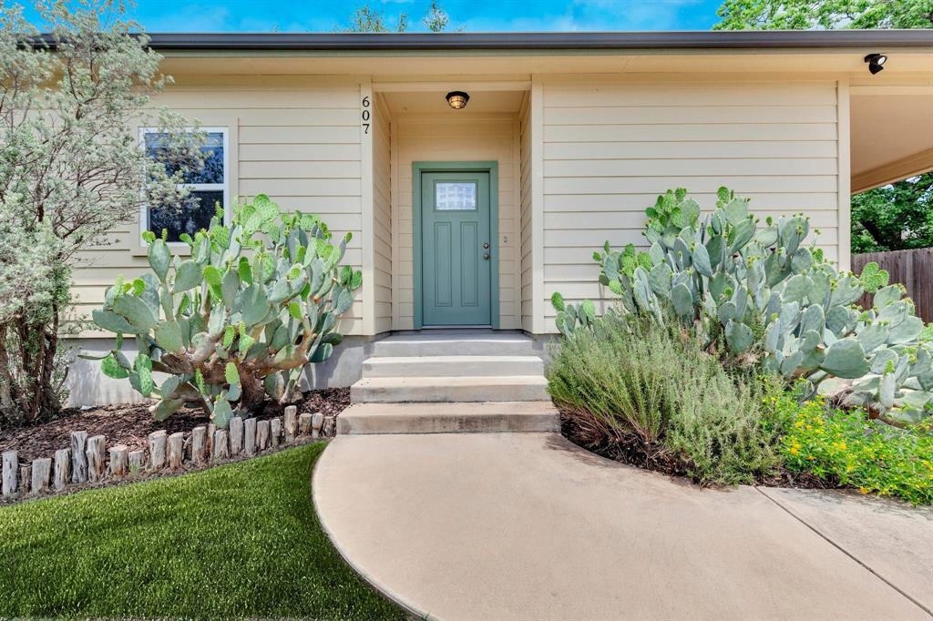 607 5th Street Property Photo