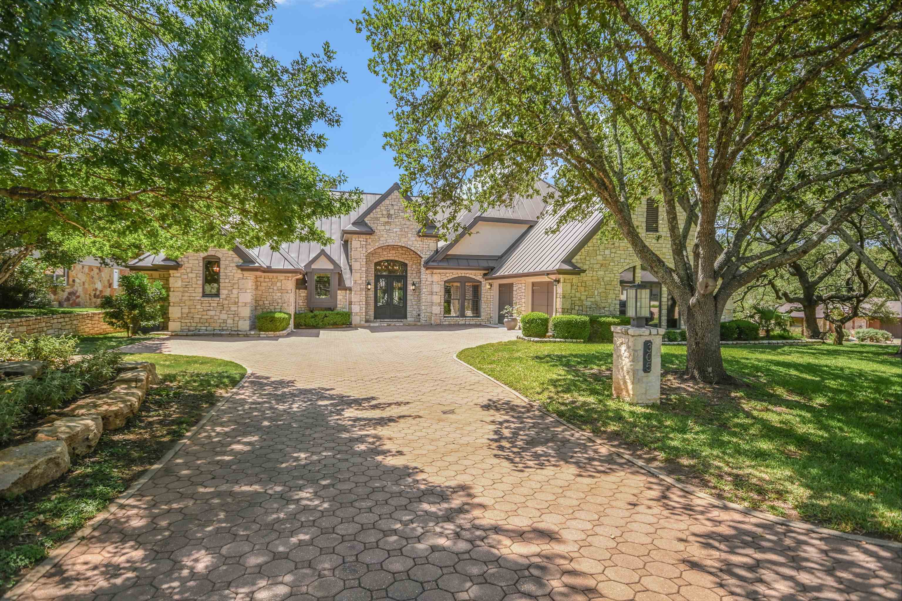 305 Blue Ground Property Photo
