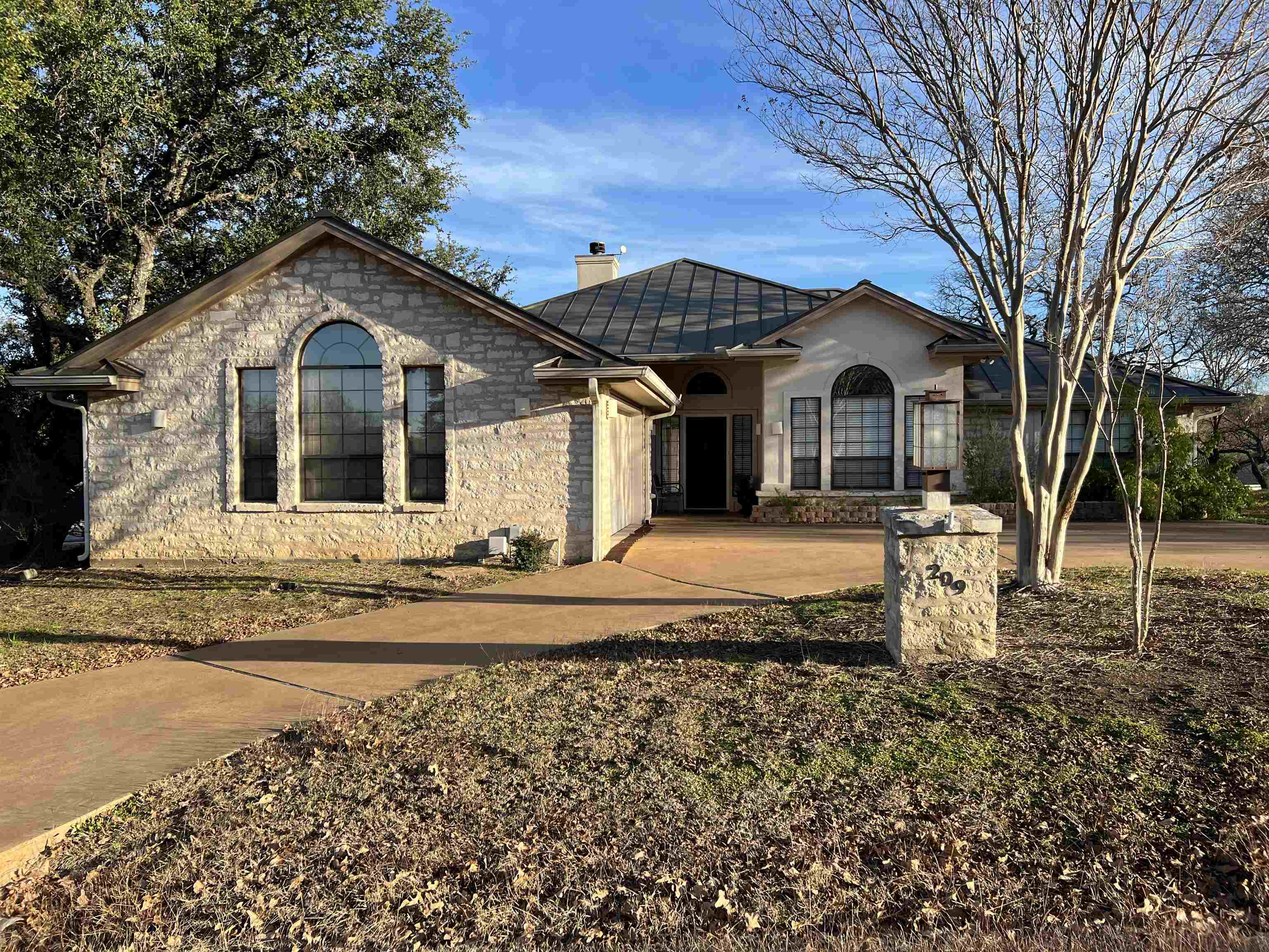 209 N Big Spur Property Photo