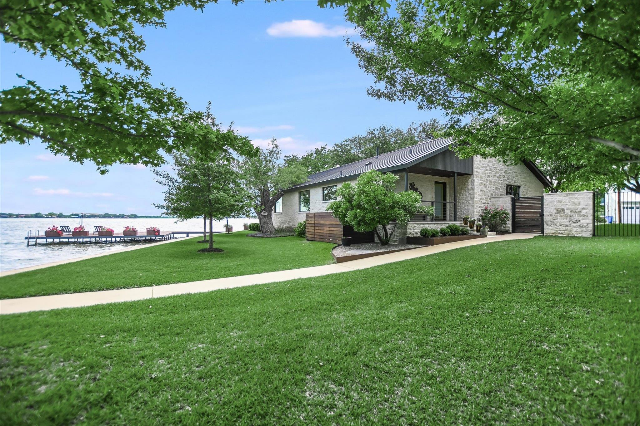 219 Lakeview Property Photo