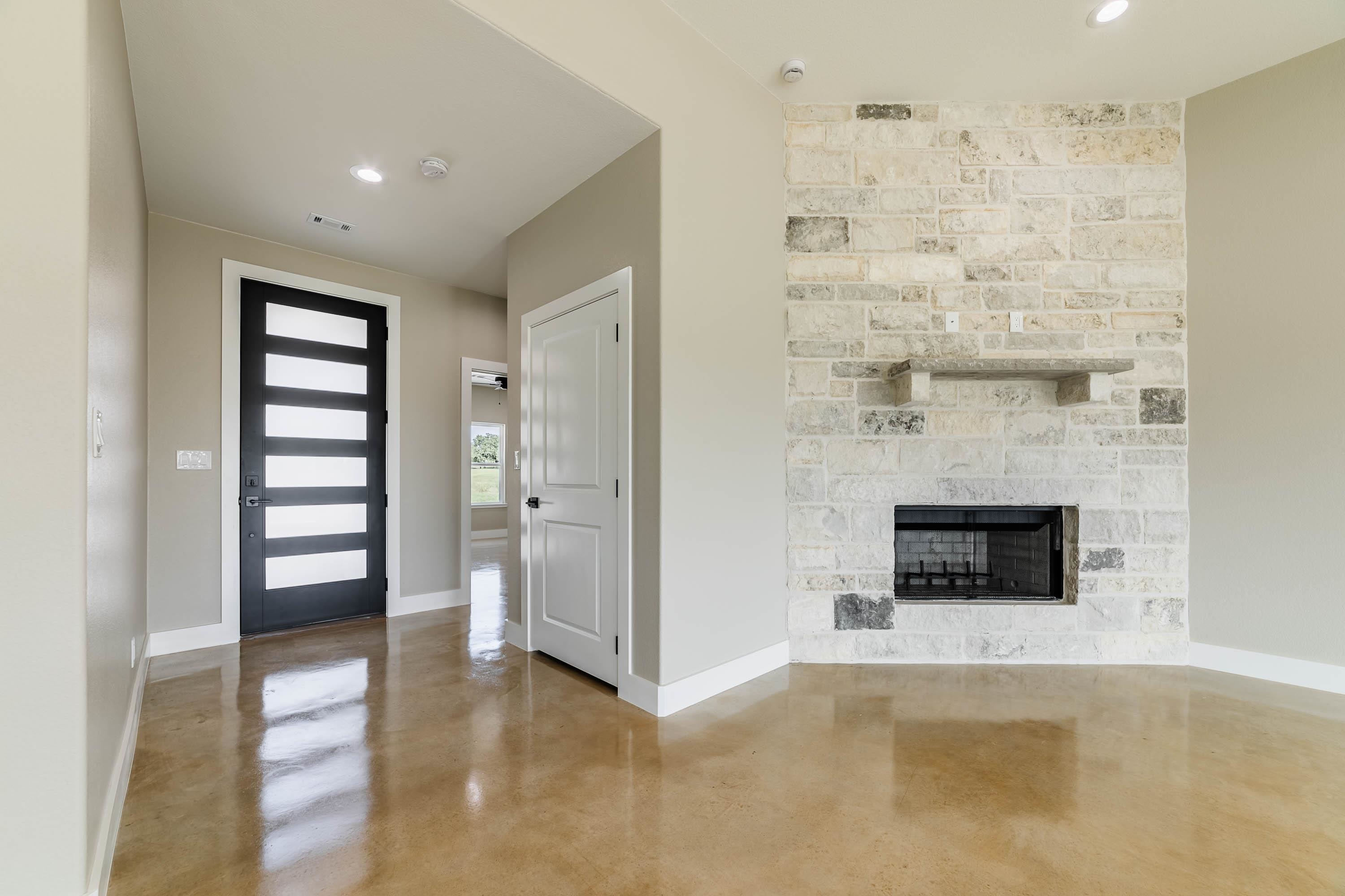 215 Oak Grove Parkway Property Photo 6