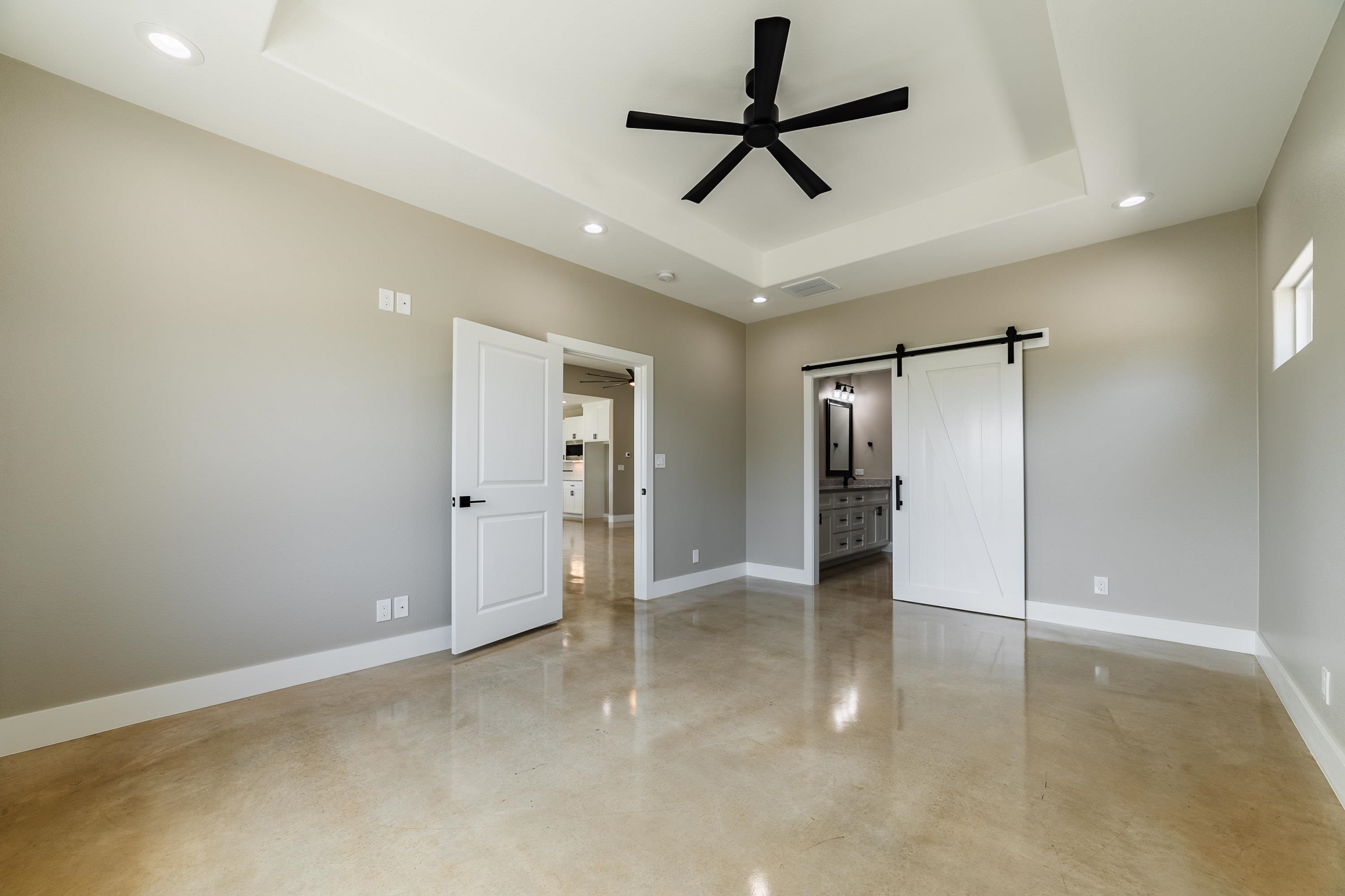 215 Oak Grove Parkway Property Photo 16