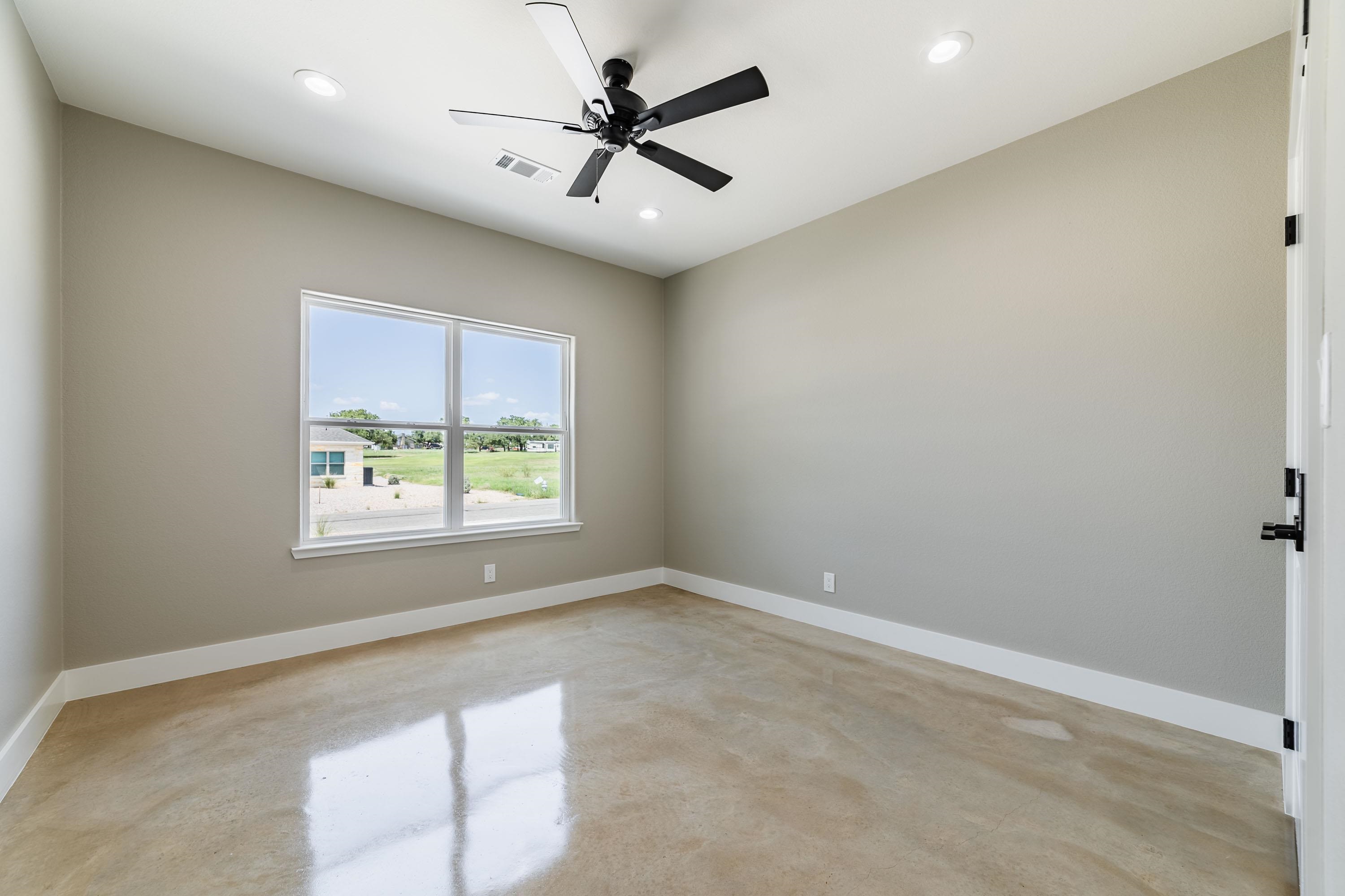 215 Oak Grove Parkway Property Photo 20