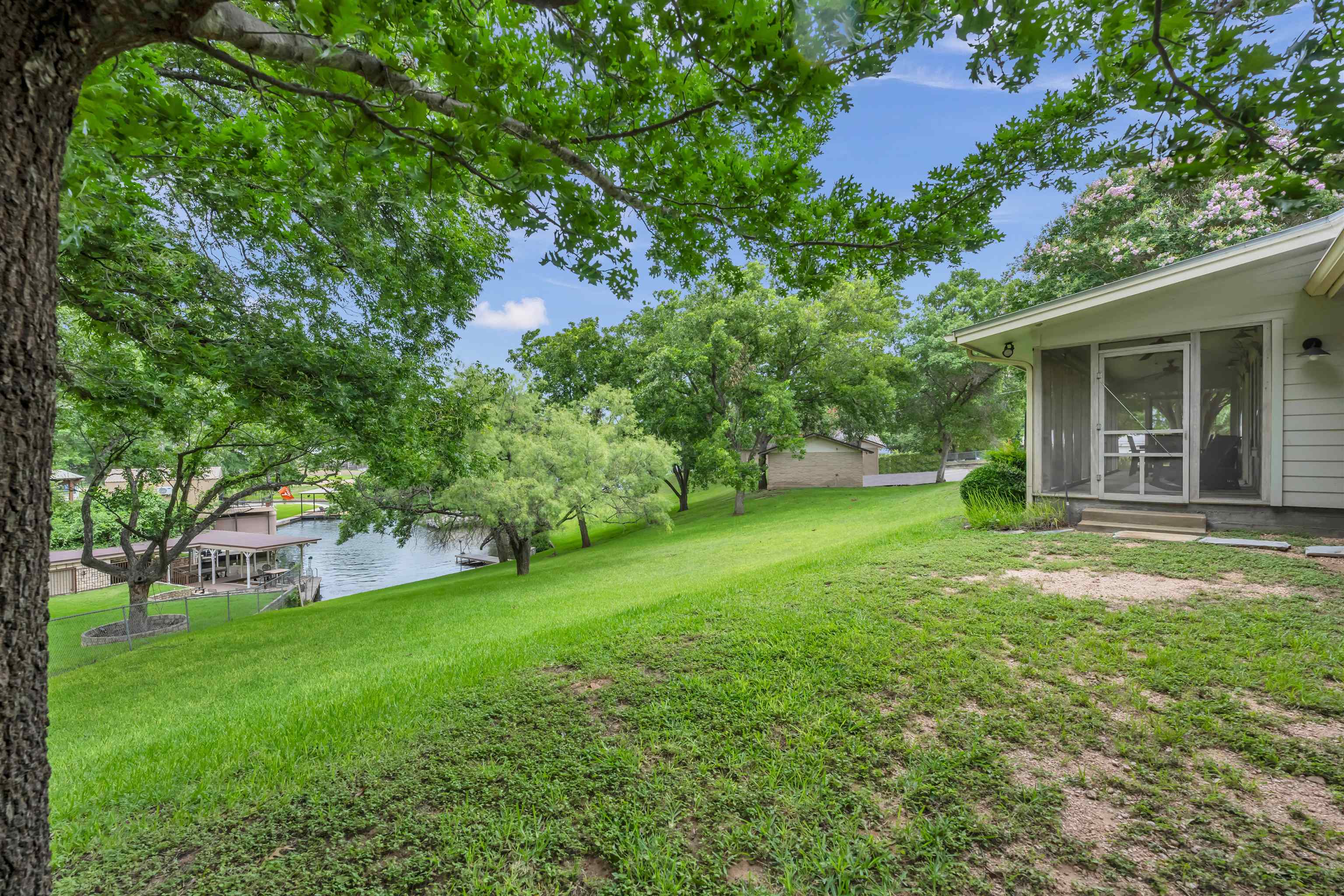 1616 Williams Lakeshore Drive Property Photo 1