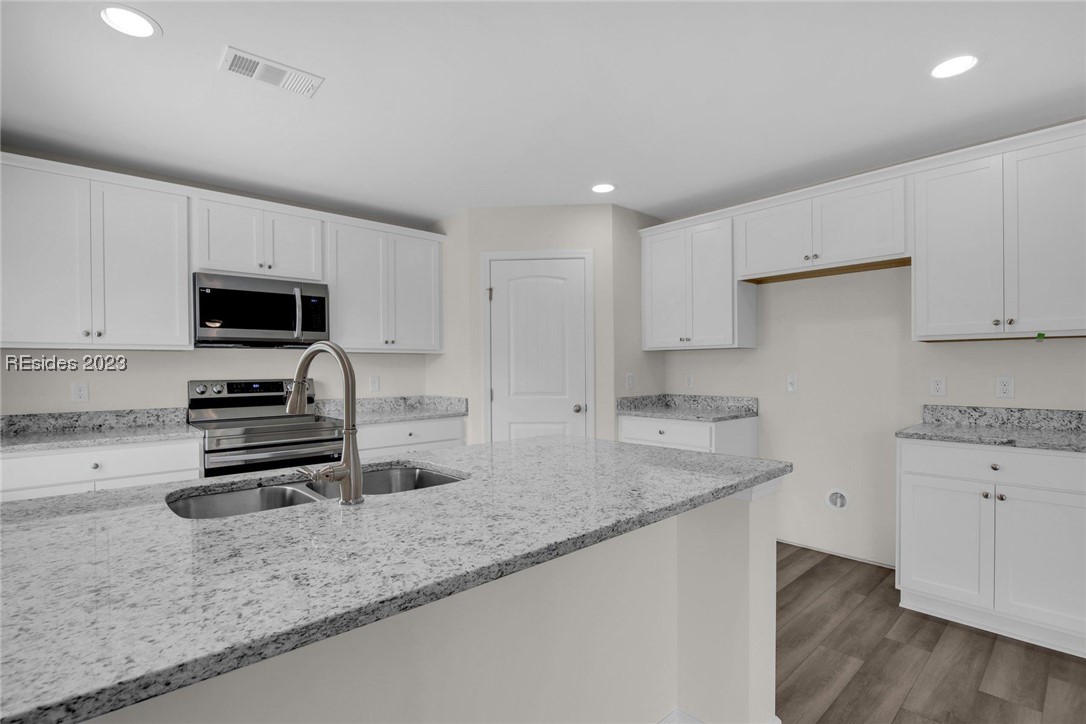 51 Kingswood Path Property Photo 3