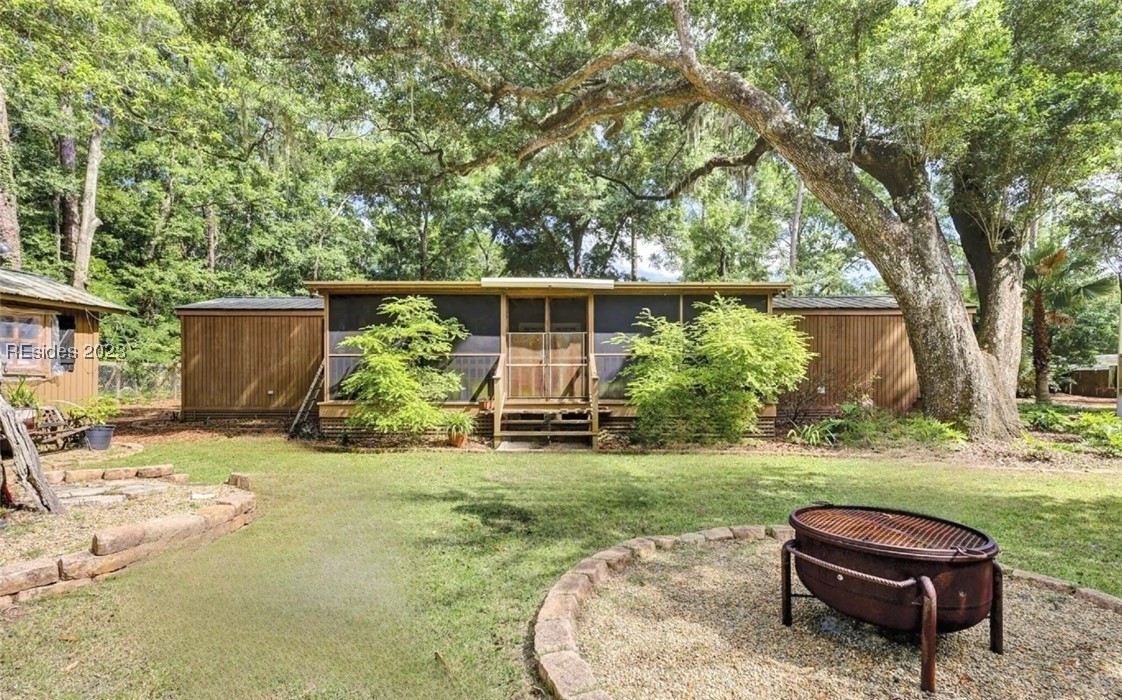 16 Joyce Lane Property Photo 1