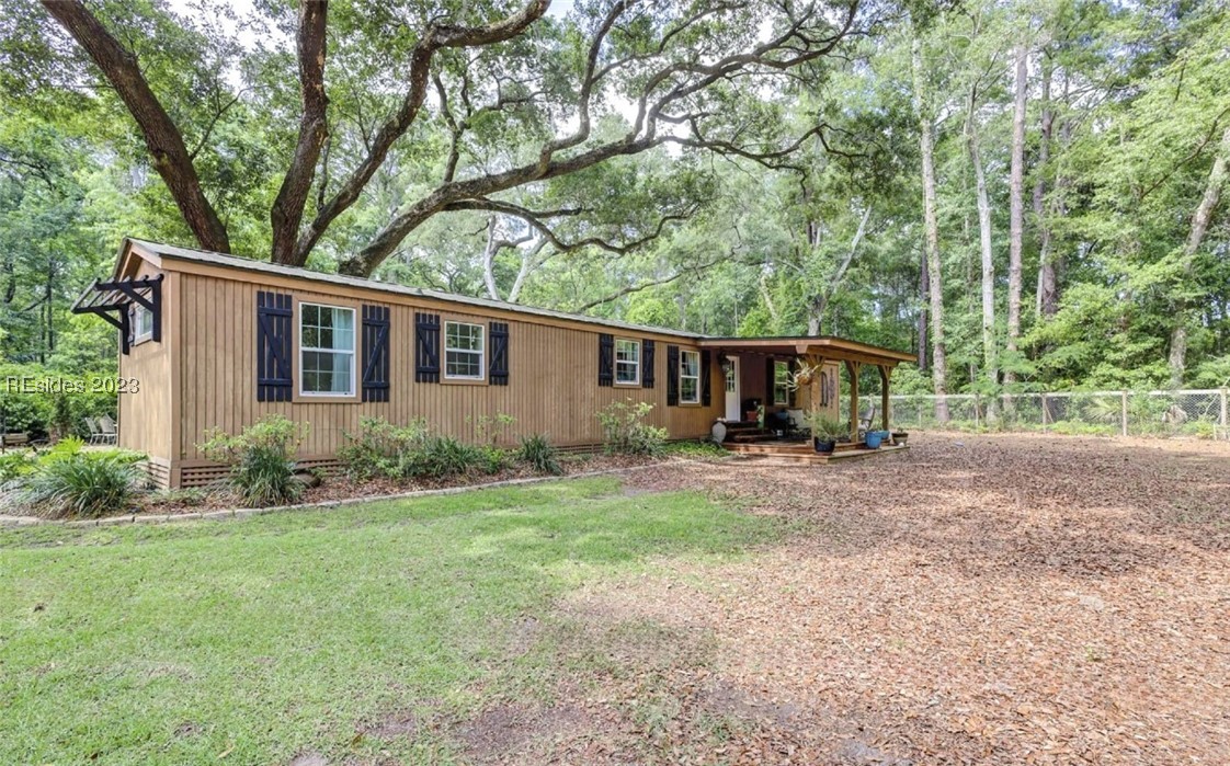 16 Joyce Lane Property Photo 2