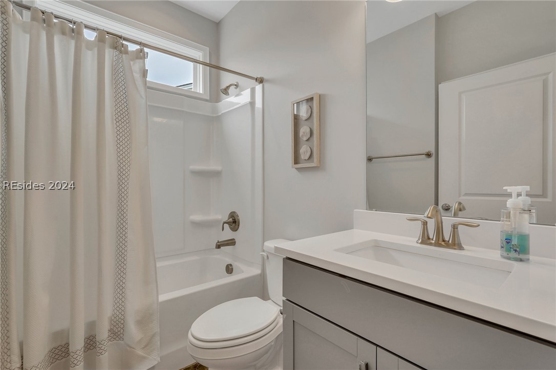 249 Canterbury Court Property Photo 43