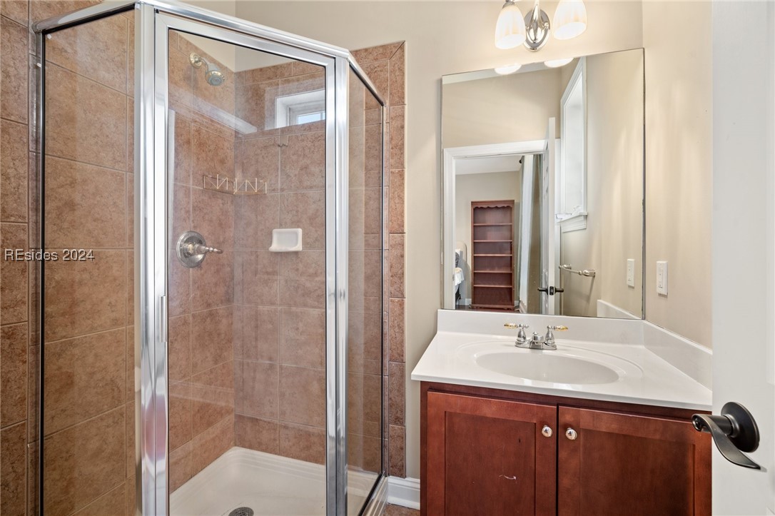 257 Farnsleigh Avenue Property Photo 36