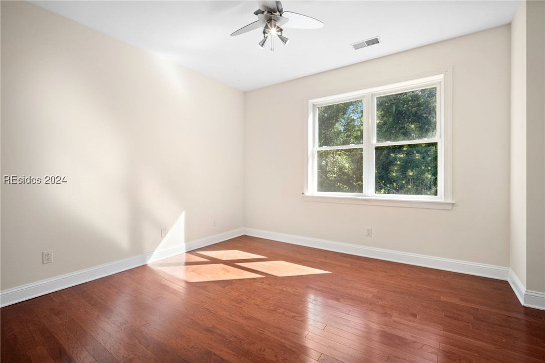 257 Farnsleigh Avenue Property Photo 37