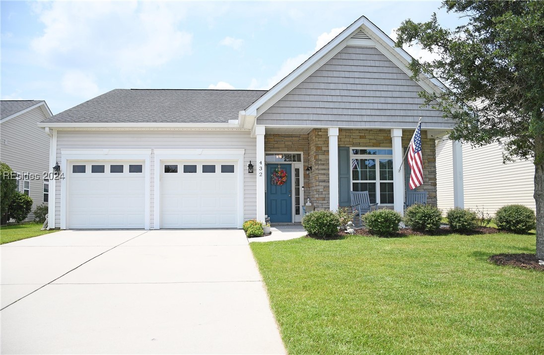 432 White Crescent Circle Property Photo 1